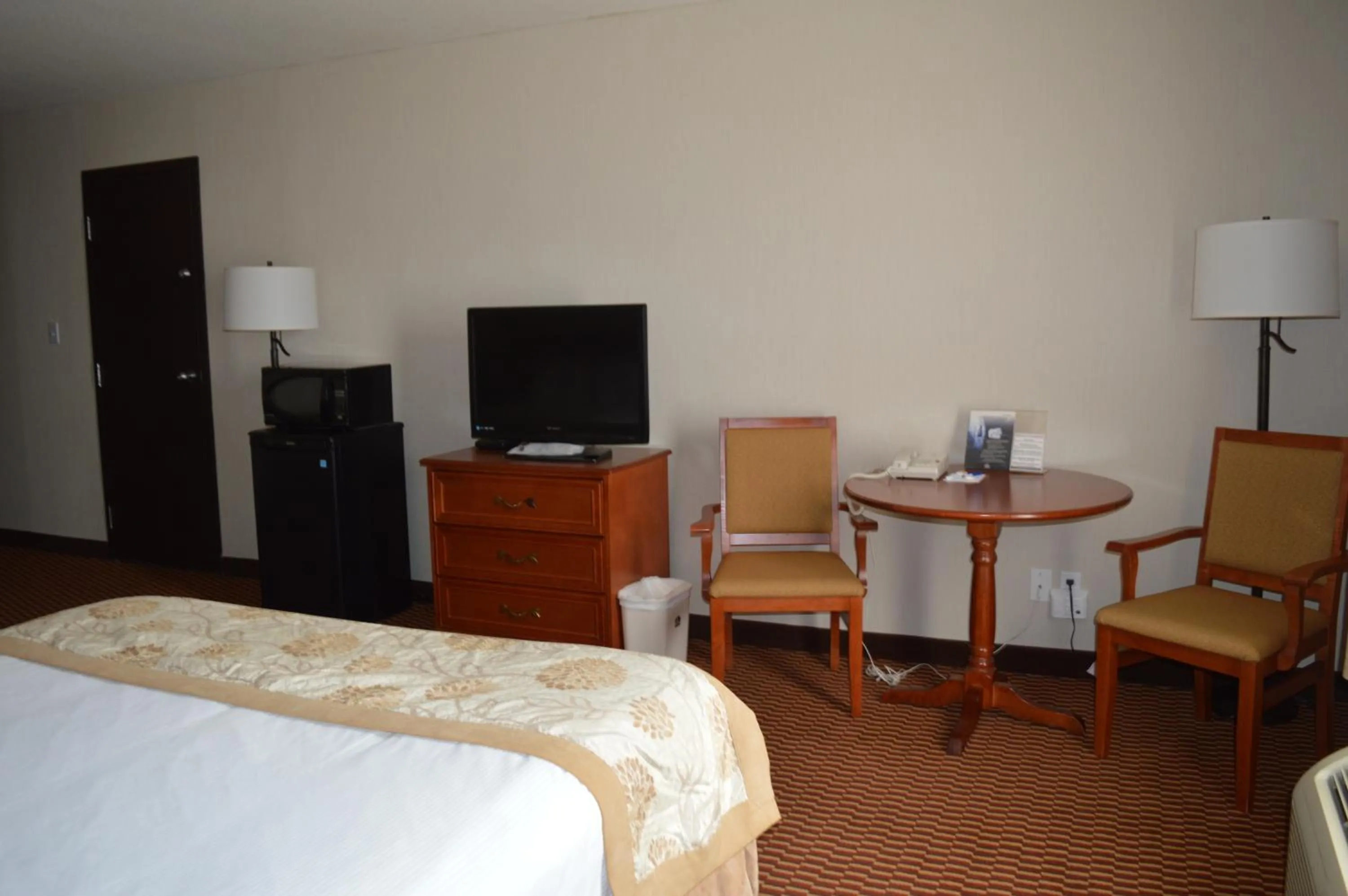 Decorative detail, Bed in Best Western of Olds