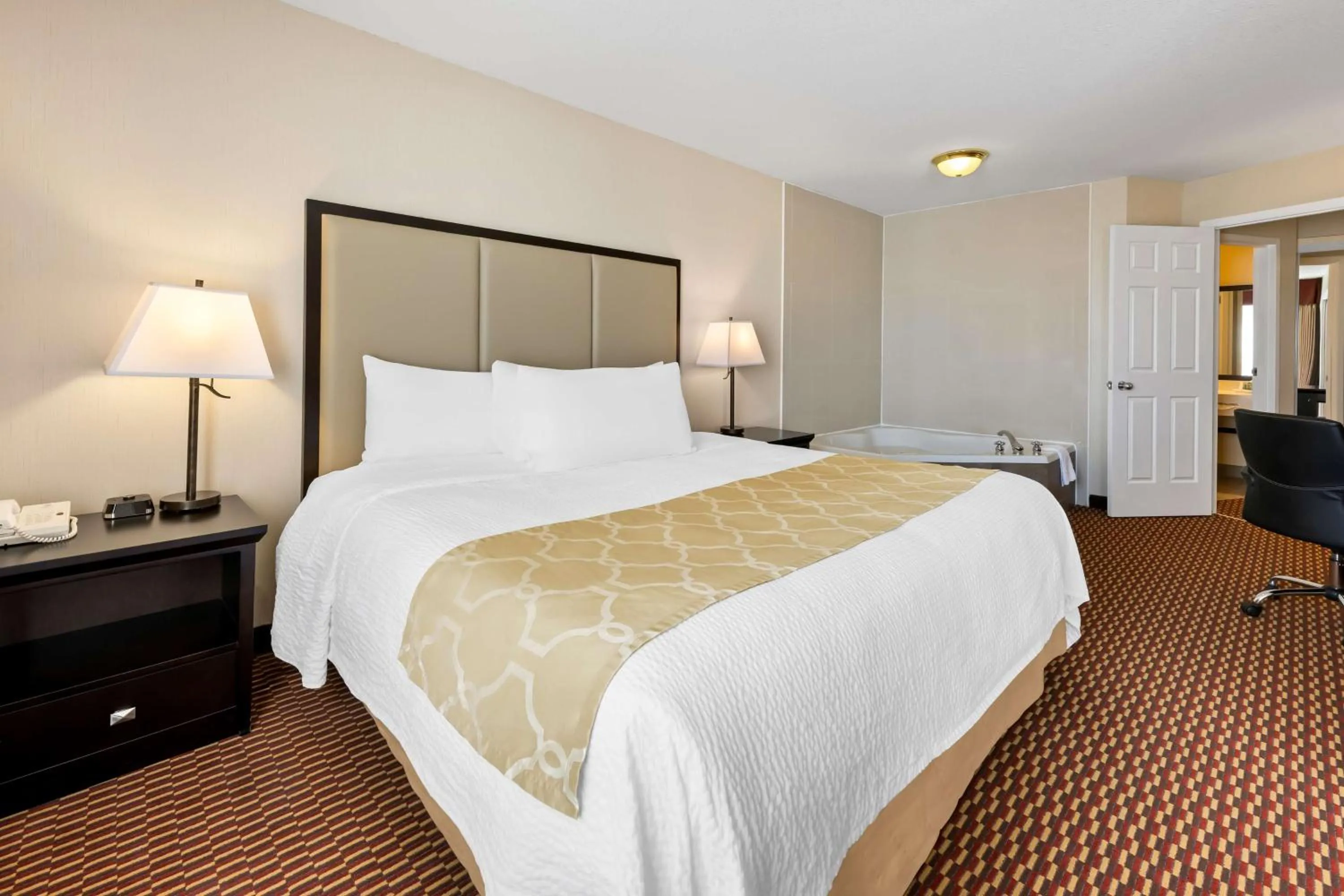 Photo of the whole room, Bed in Best Western of Olds