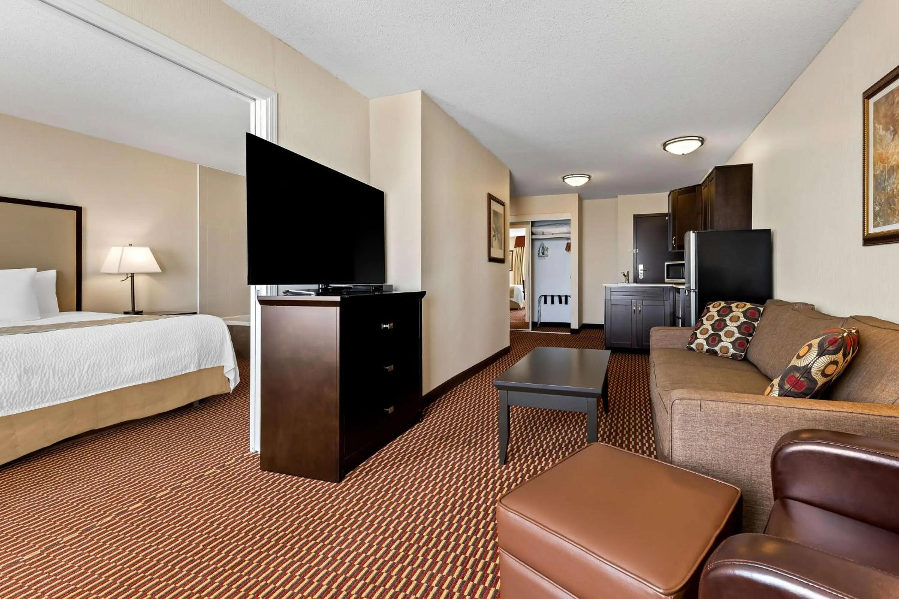 Photo of the whole room, Bed in Best Western of Olds