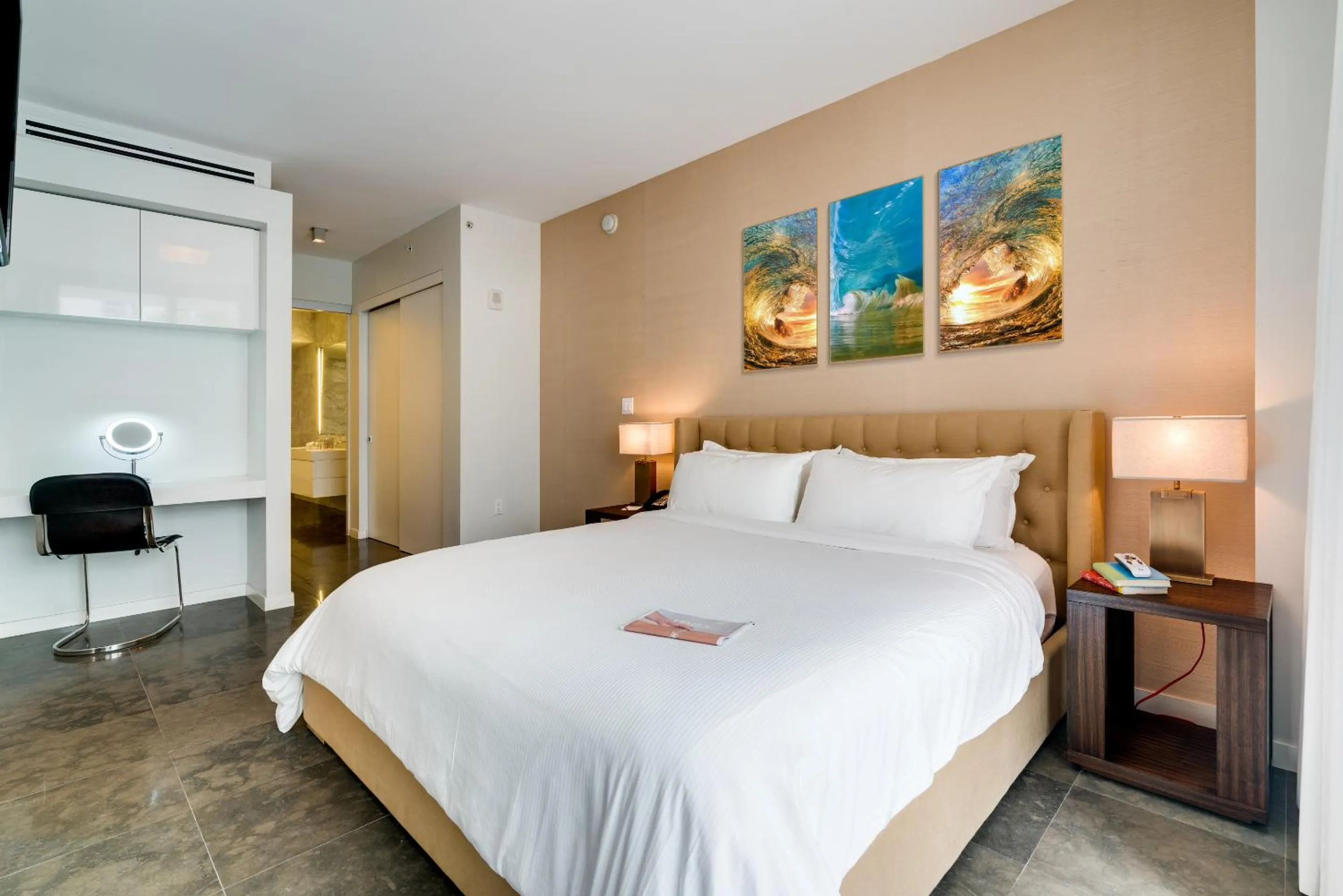 Photo of the whole room, Bed in Boulan South Beach