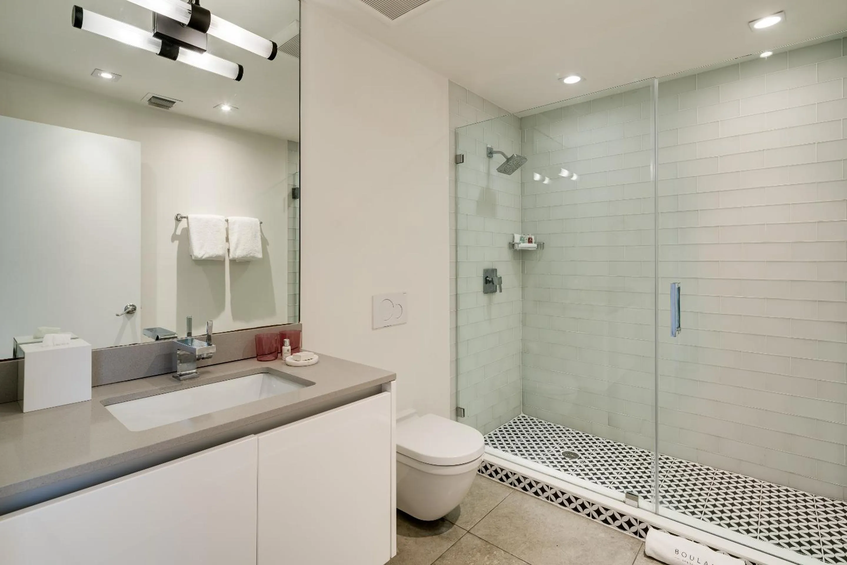 Shower in Boulan South Beach