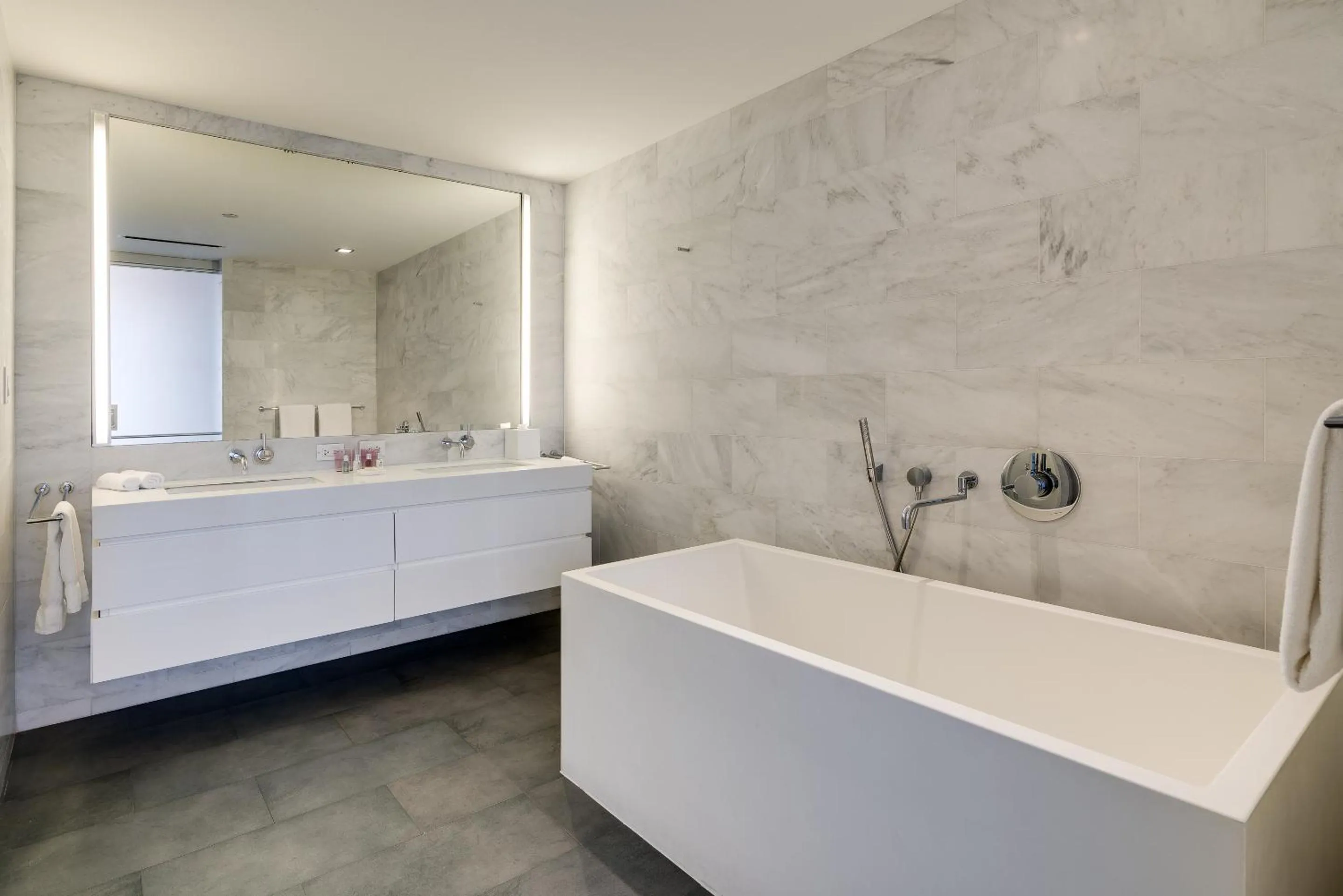 Bathroom in Boulan South Beach