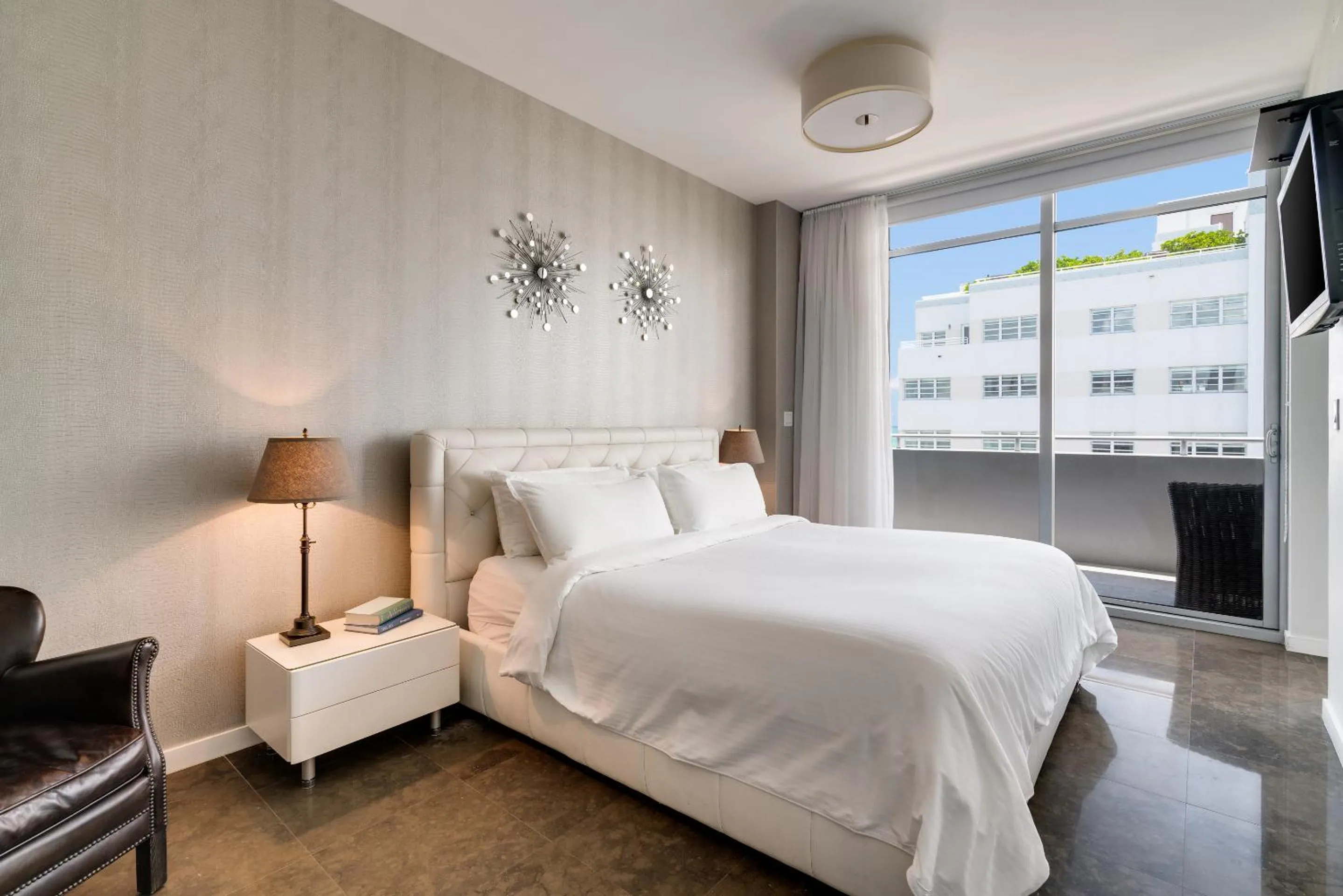 Bed in Boulan South Beach