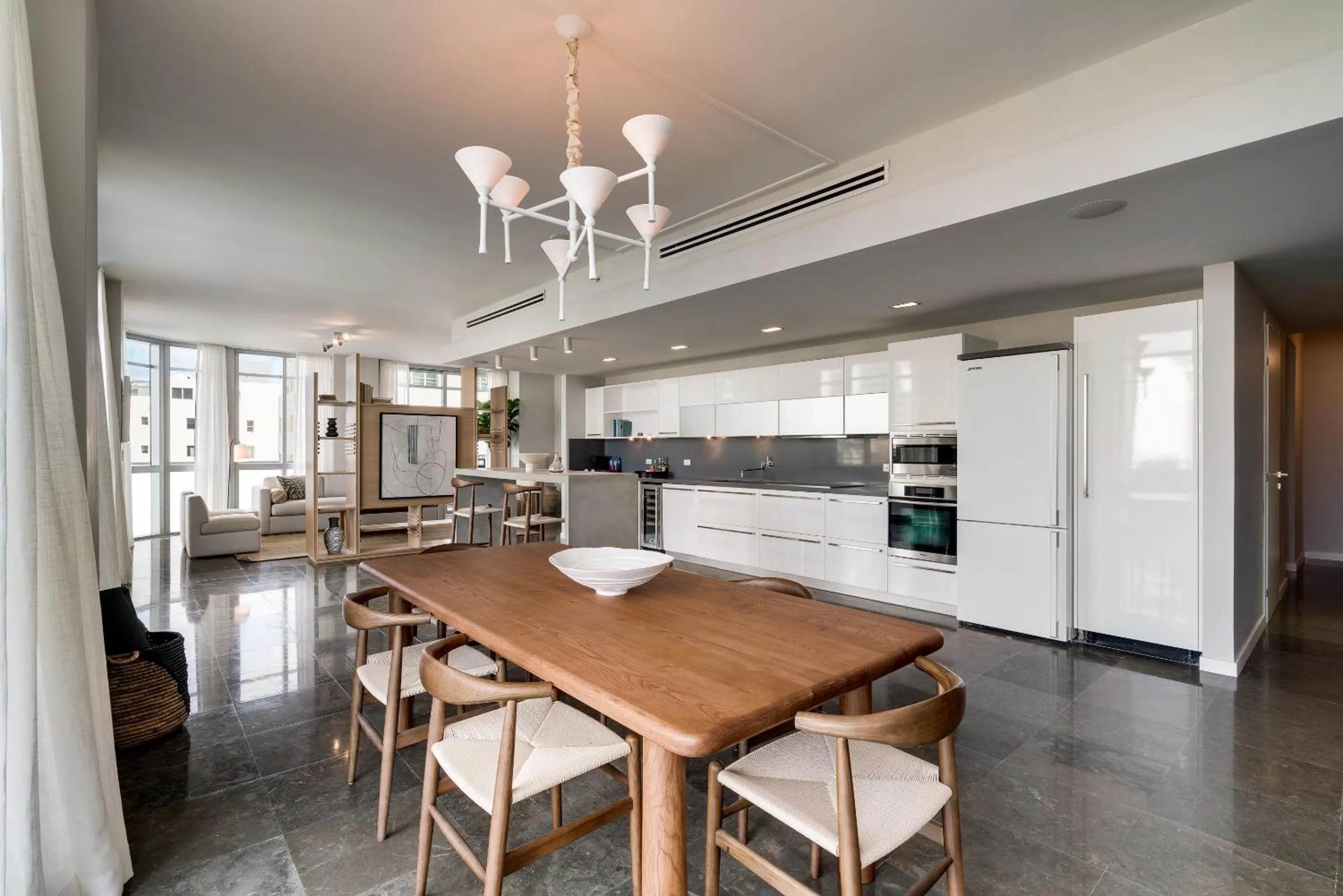 Dining area in Boulan South Beach