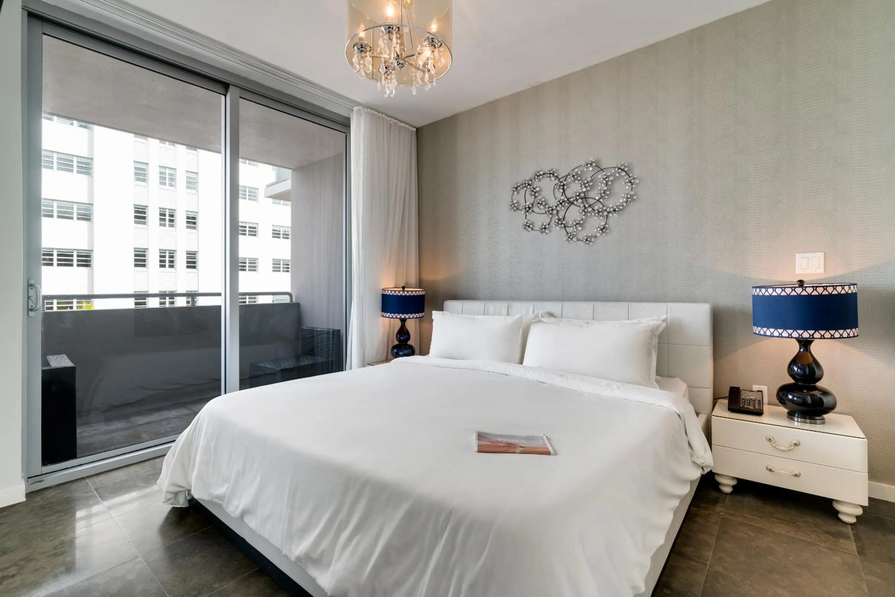 Bed in Boulan South Beach