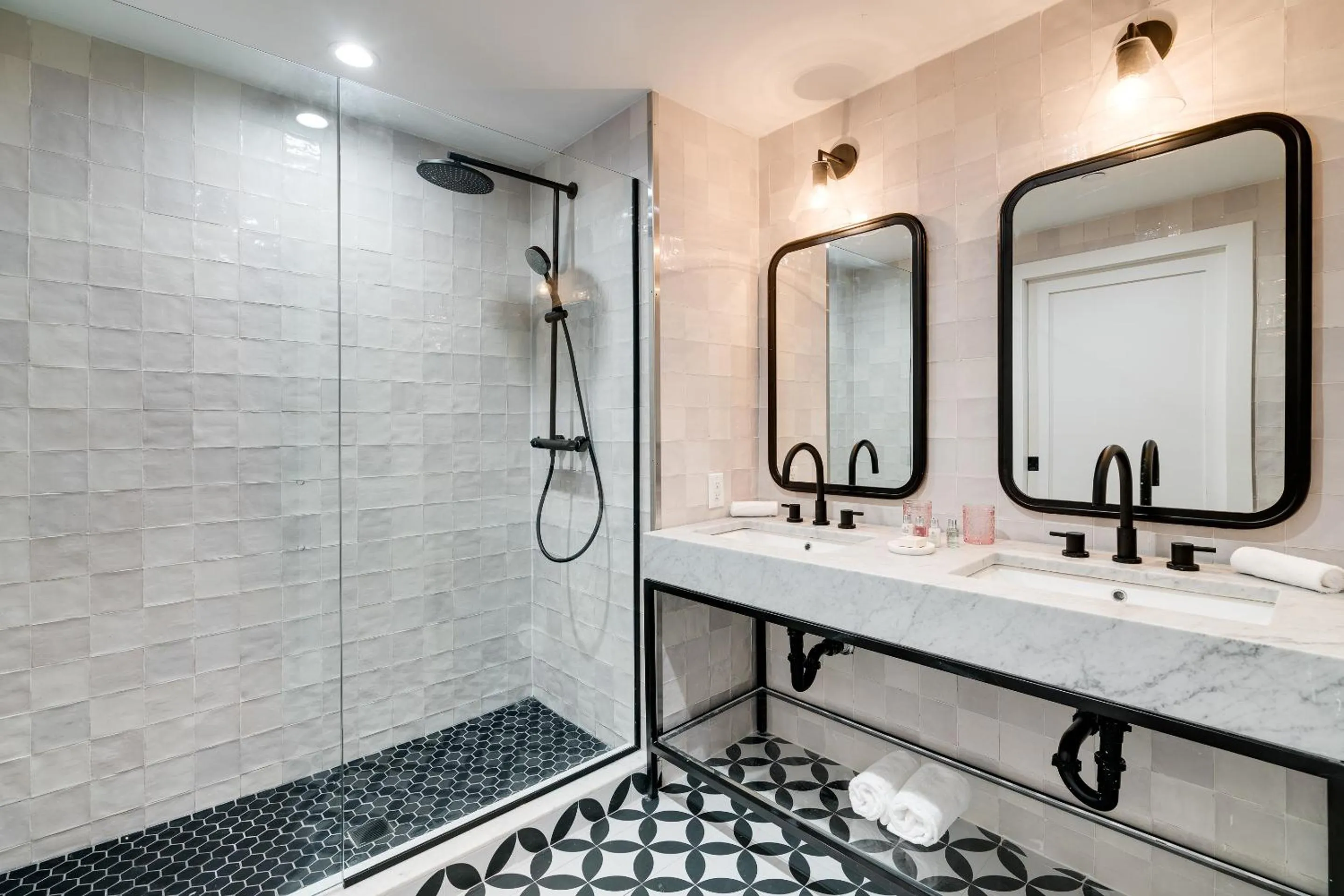 Bathroom in Boulan South Beach