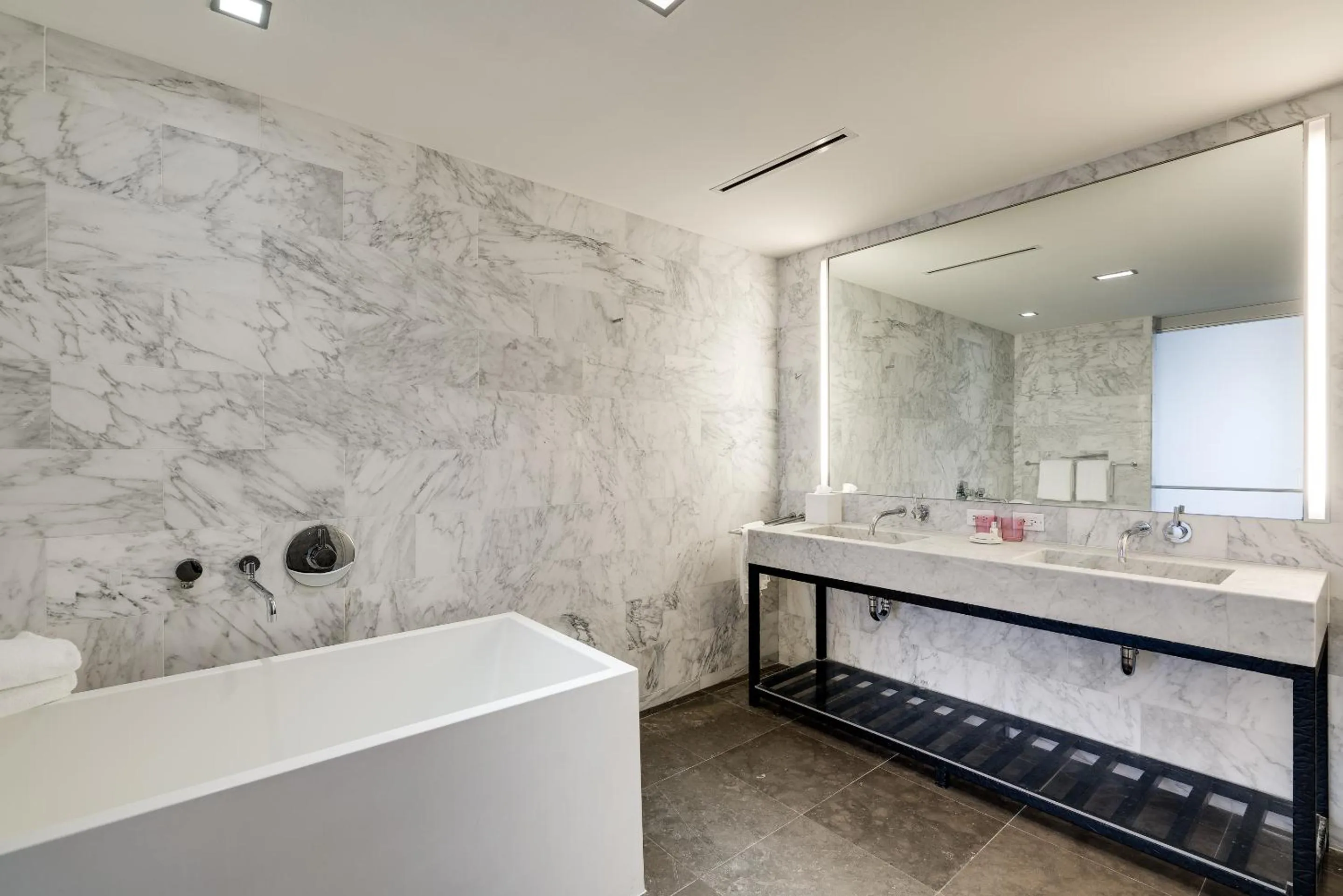 Bathroom in Boulan South Beach