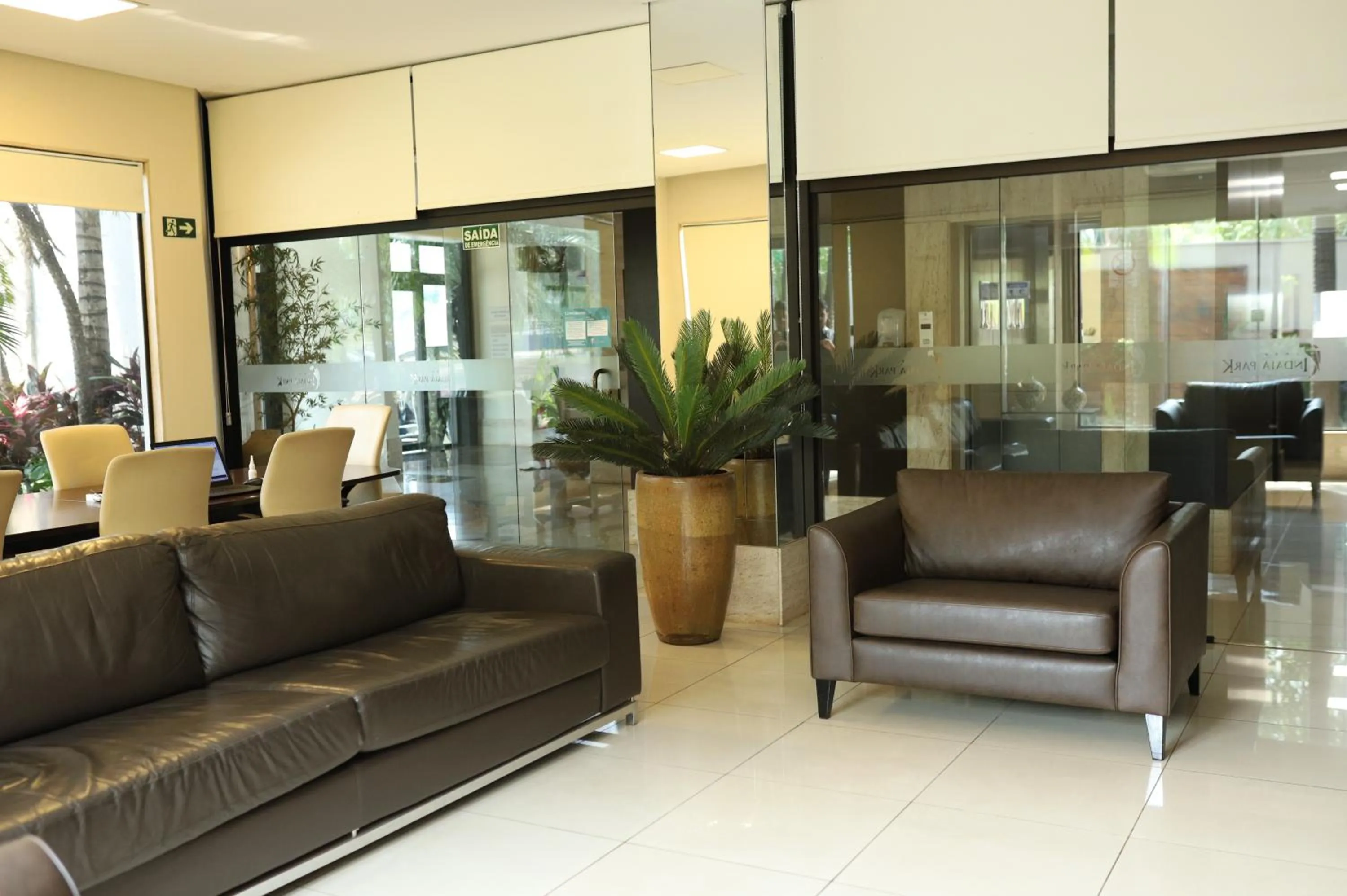 Seating area in Indaiá Park Hotel