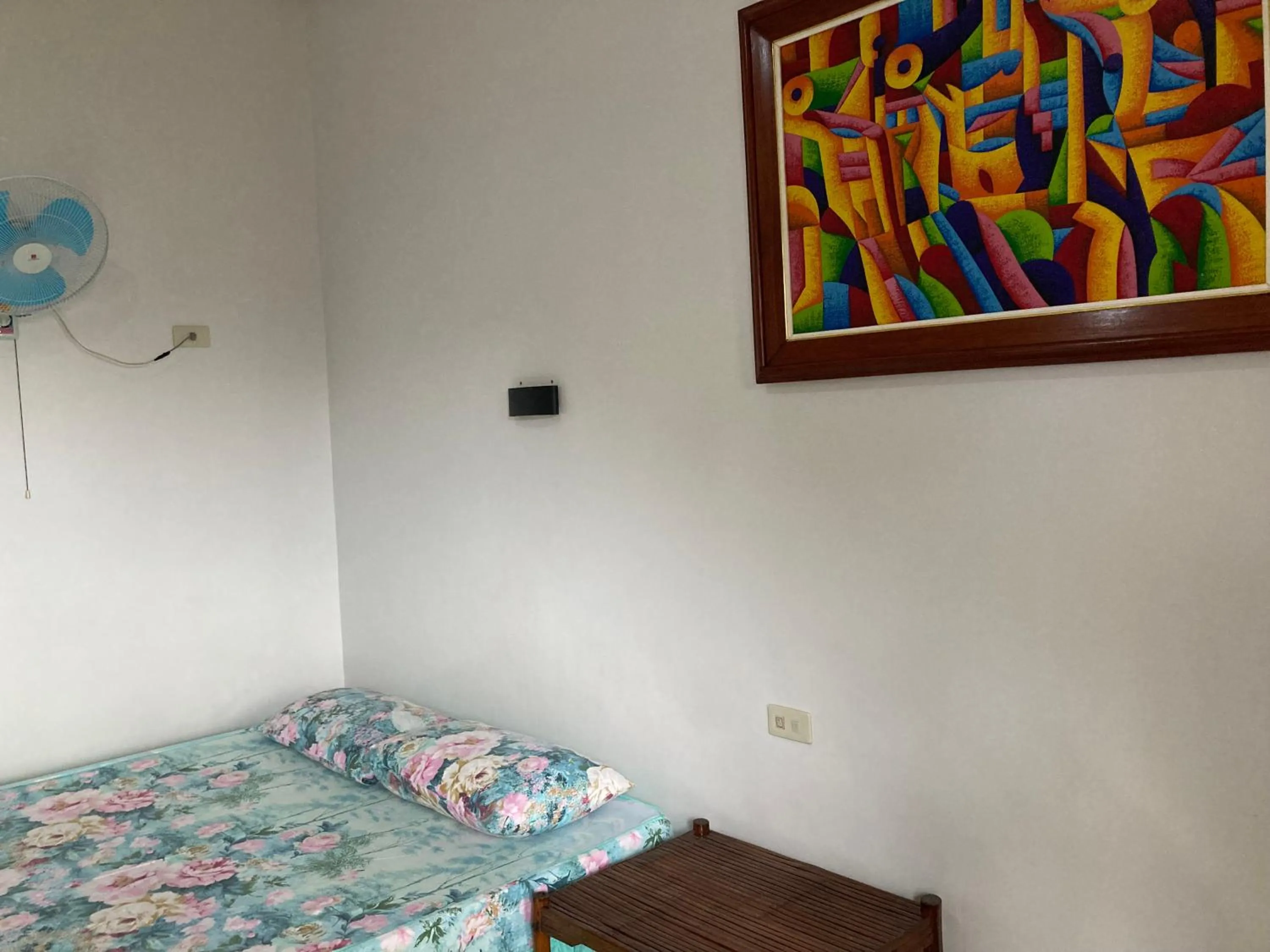 Photo of the whole room, Bed in Reynaldo's Upstairs