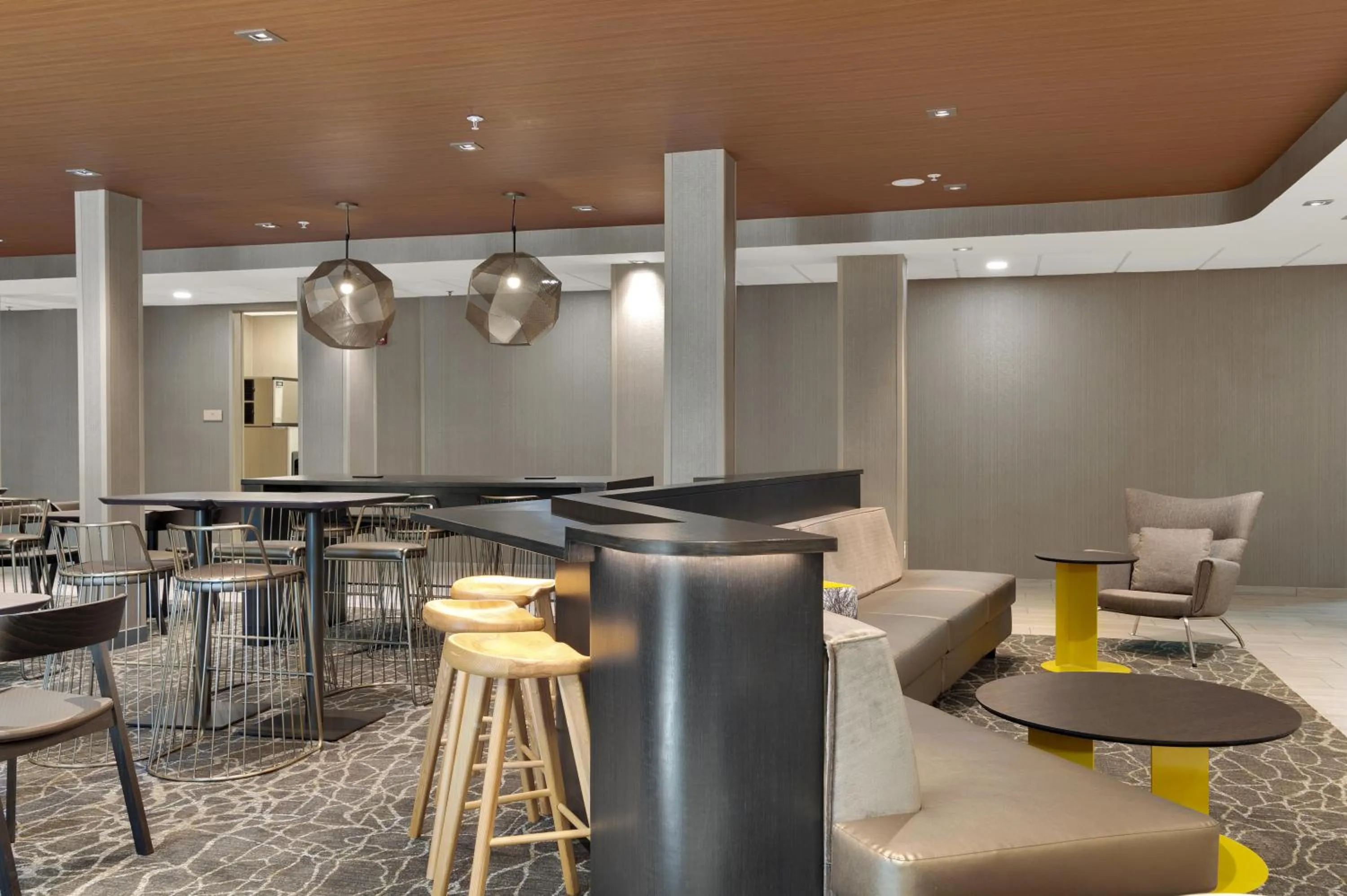 Seating area in SpringHill Suites by Marriott Freeport Brunswick