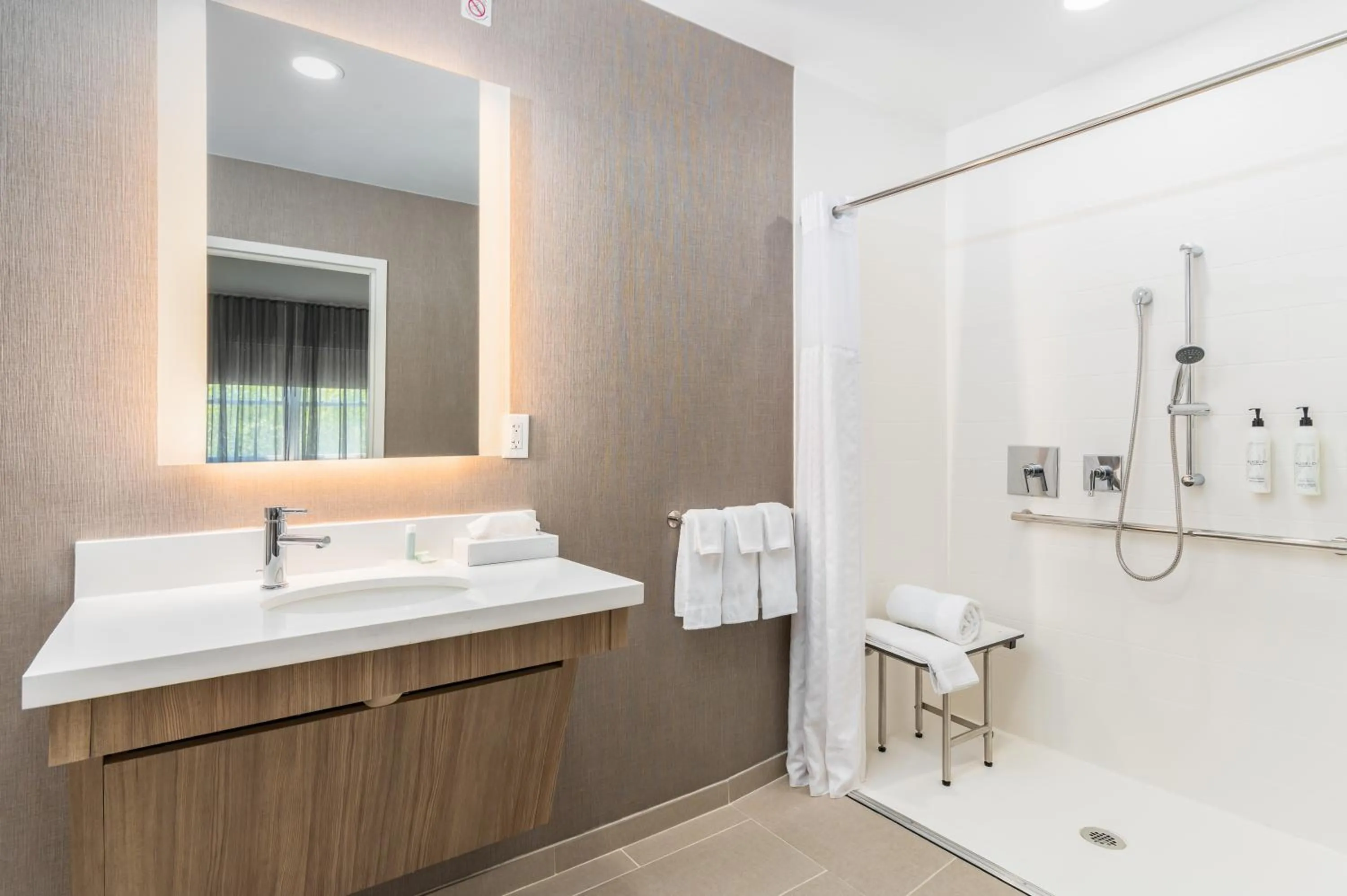 Bathroom in SpringHill Suites by Marriott Freeport Brunswick