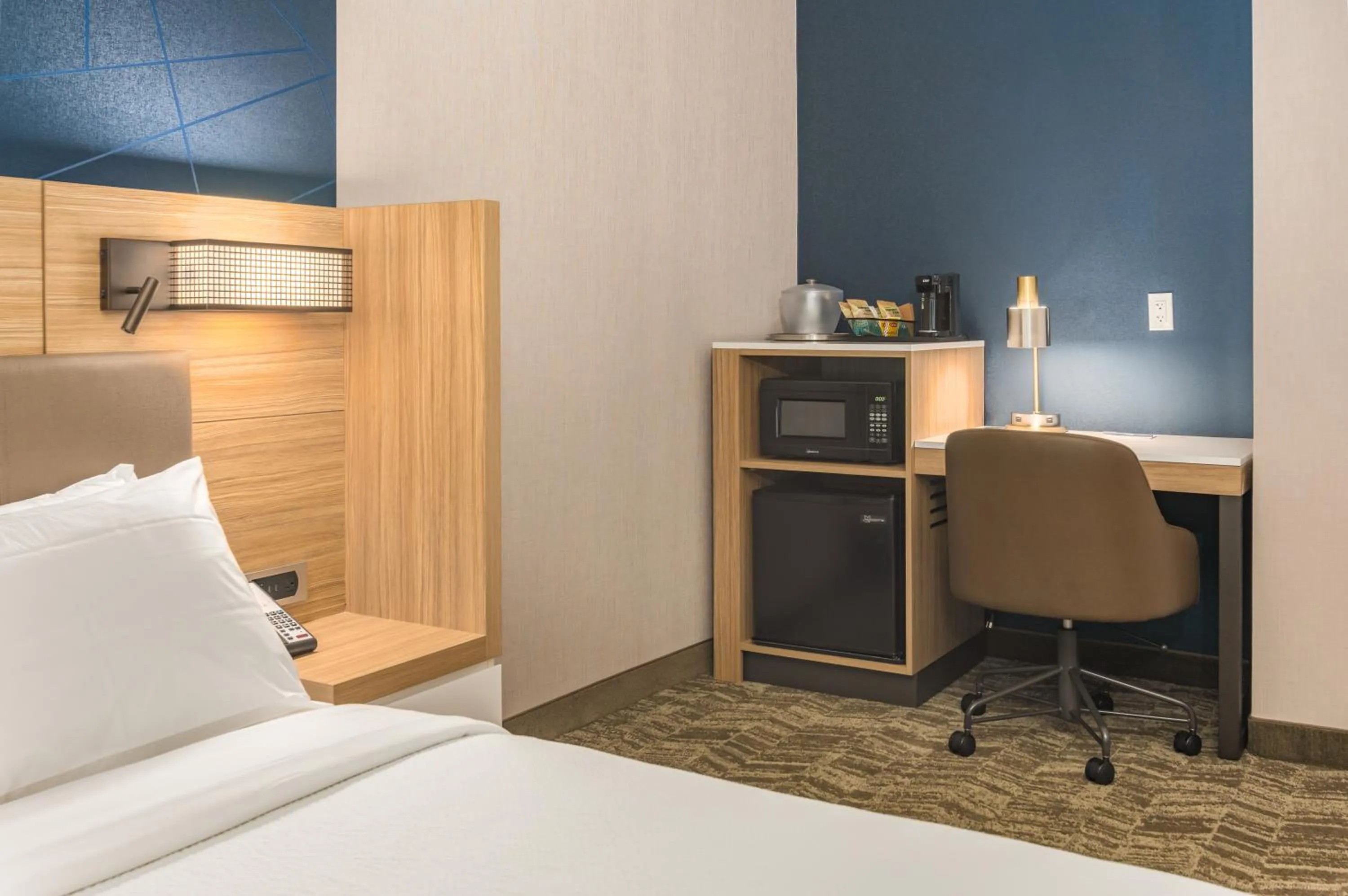 Bed in SpringHill Suites by Marriott Freeport Brunswick
