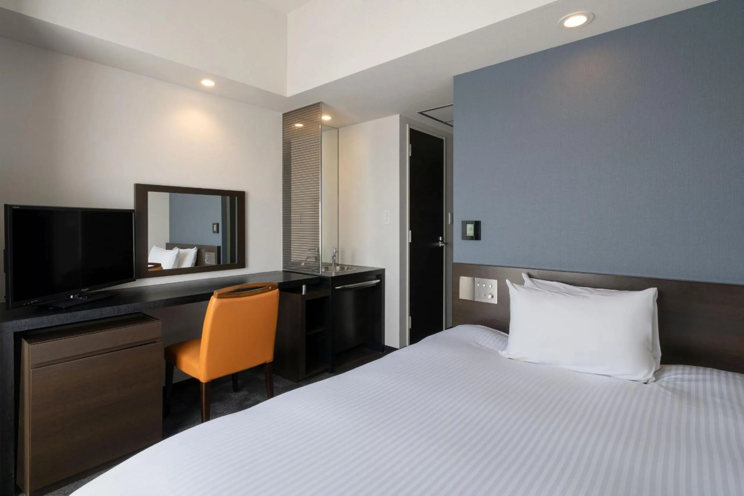 Double Room with Small Double Bed - Smoking in Hotel Vista Ebina