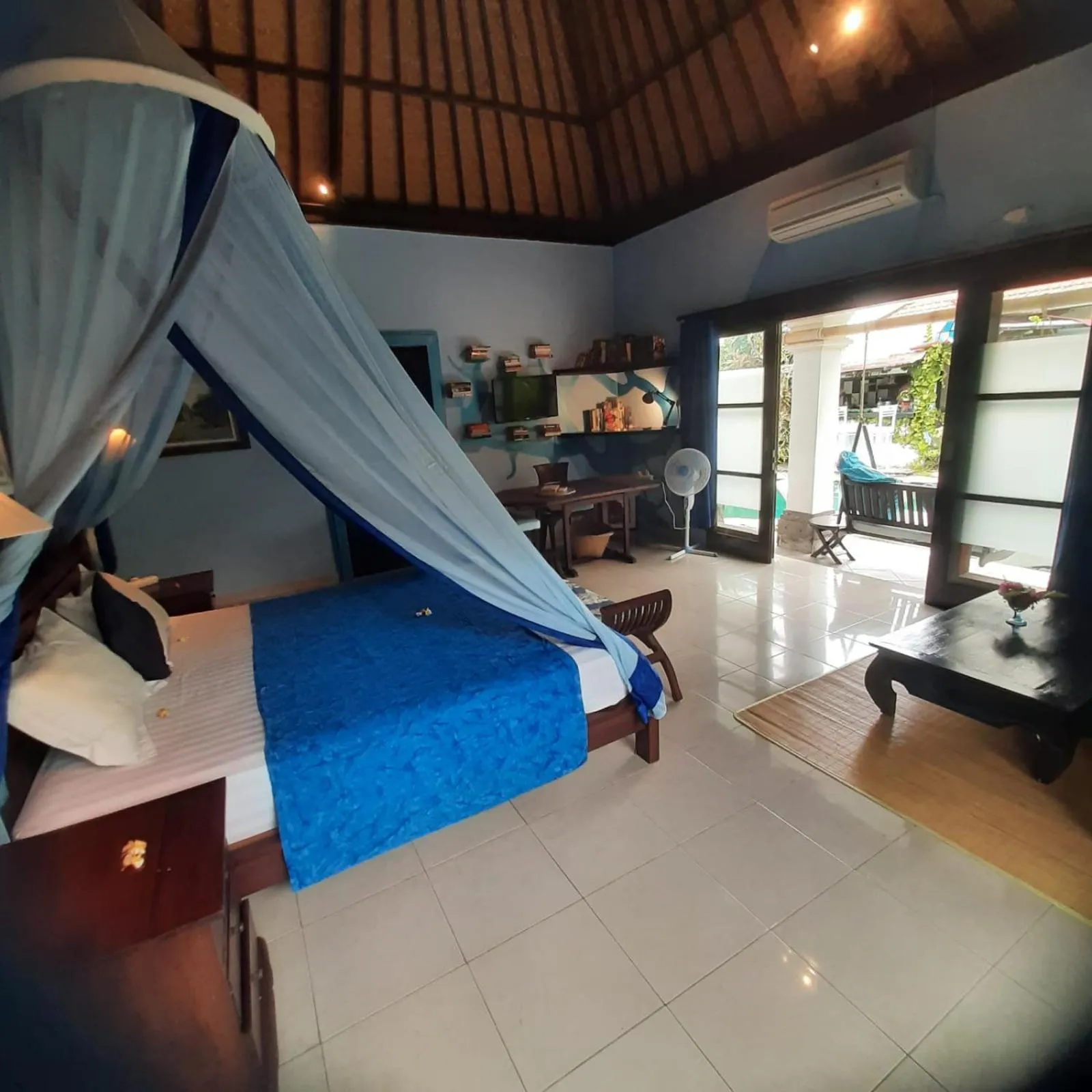 Bed in Villa Shantitara Bungalows