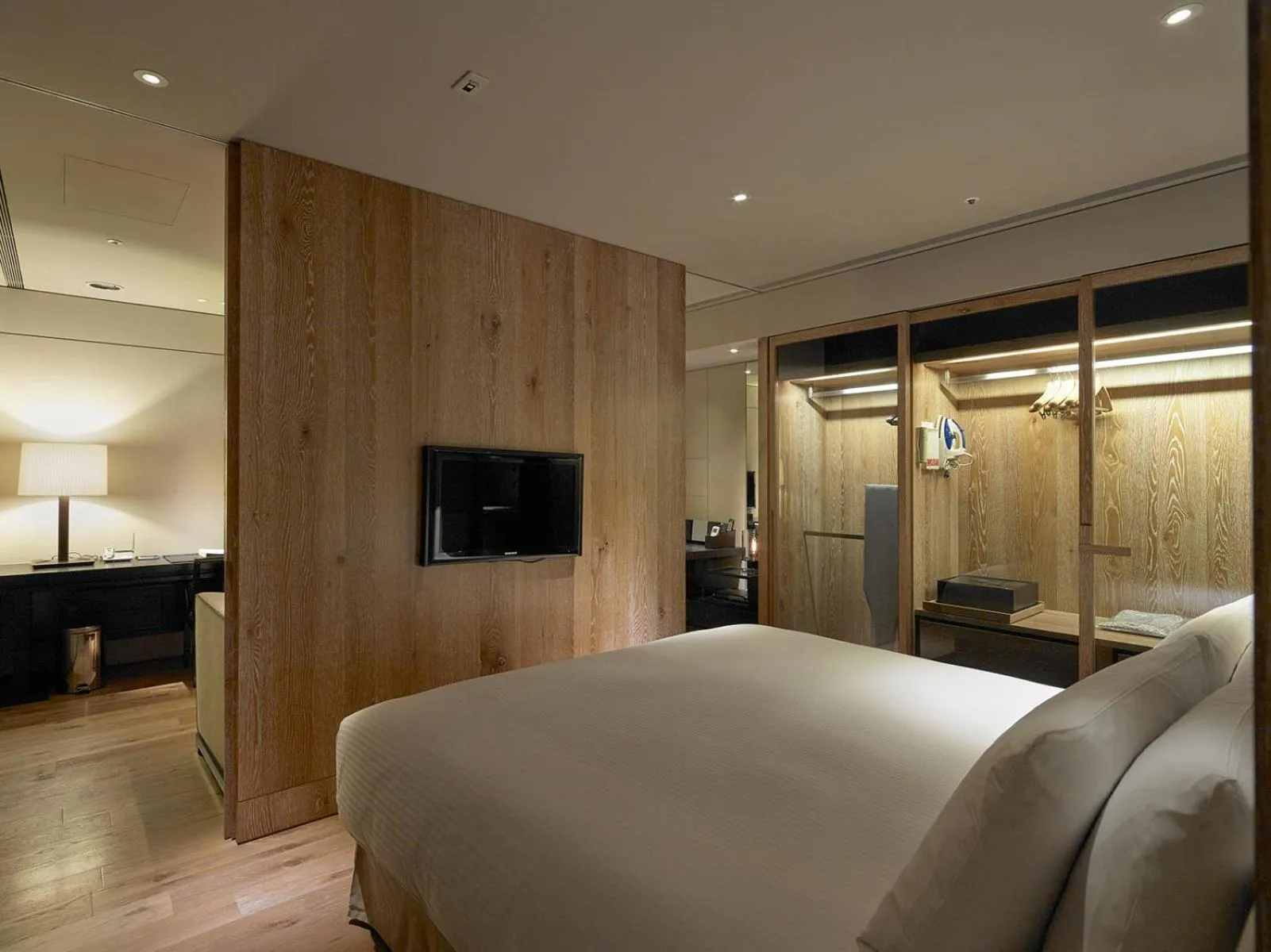 Bed in Gloria Residence