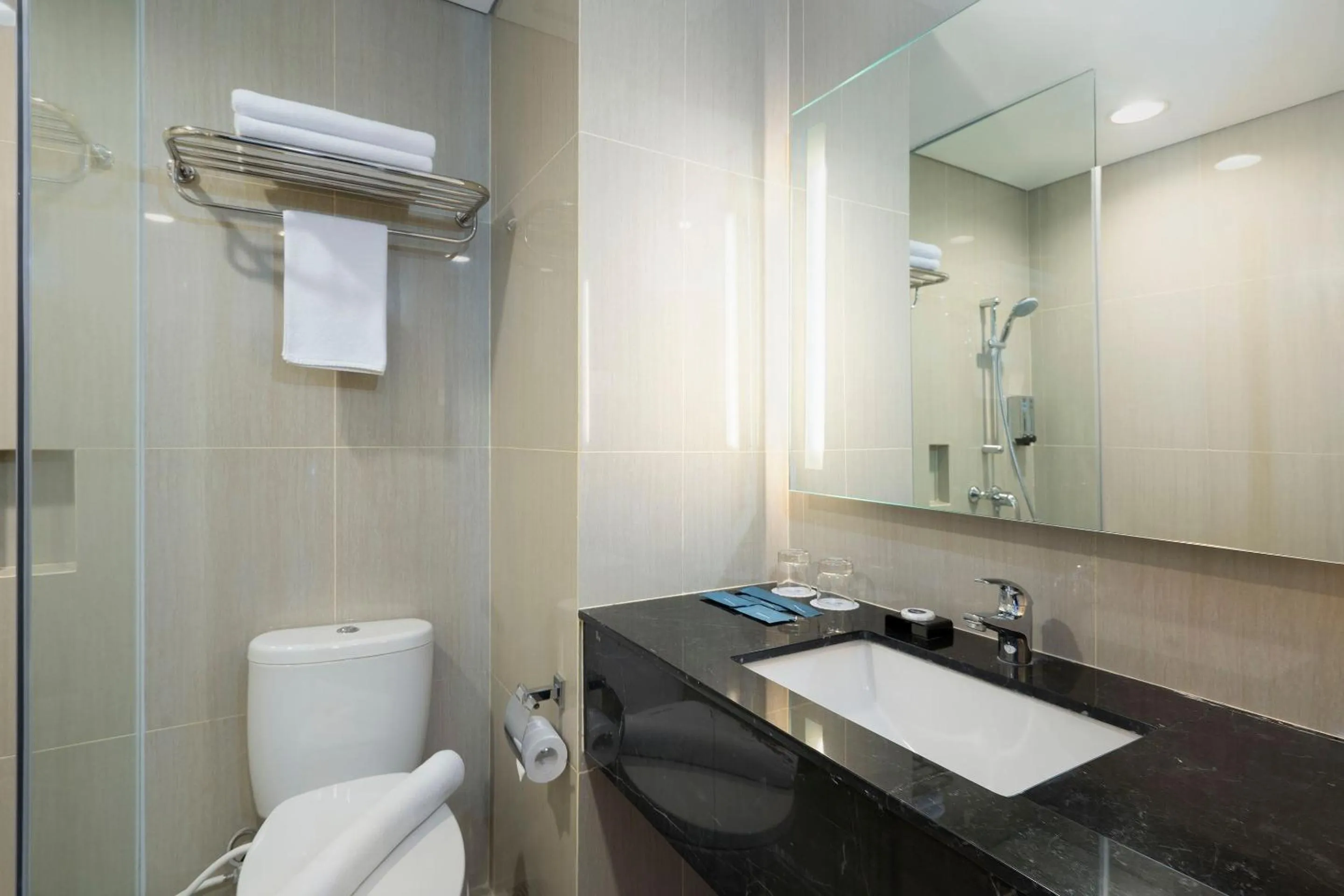 Bathroom in BATIQA Hotel Darmo - Surabaya