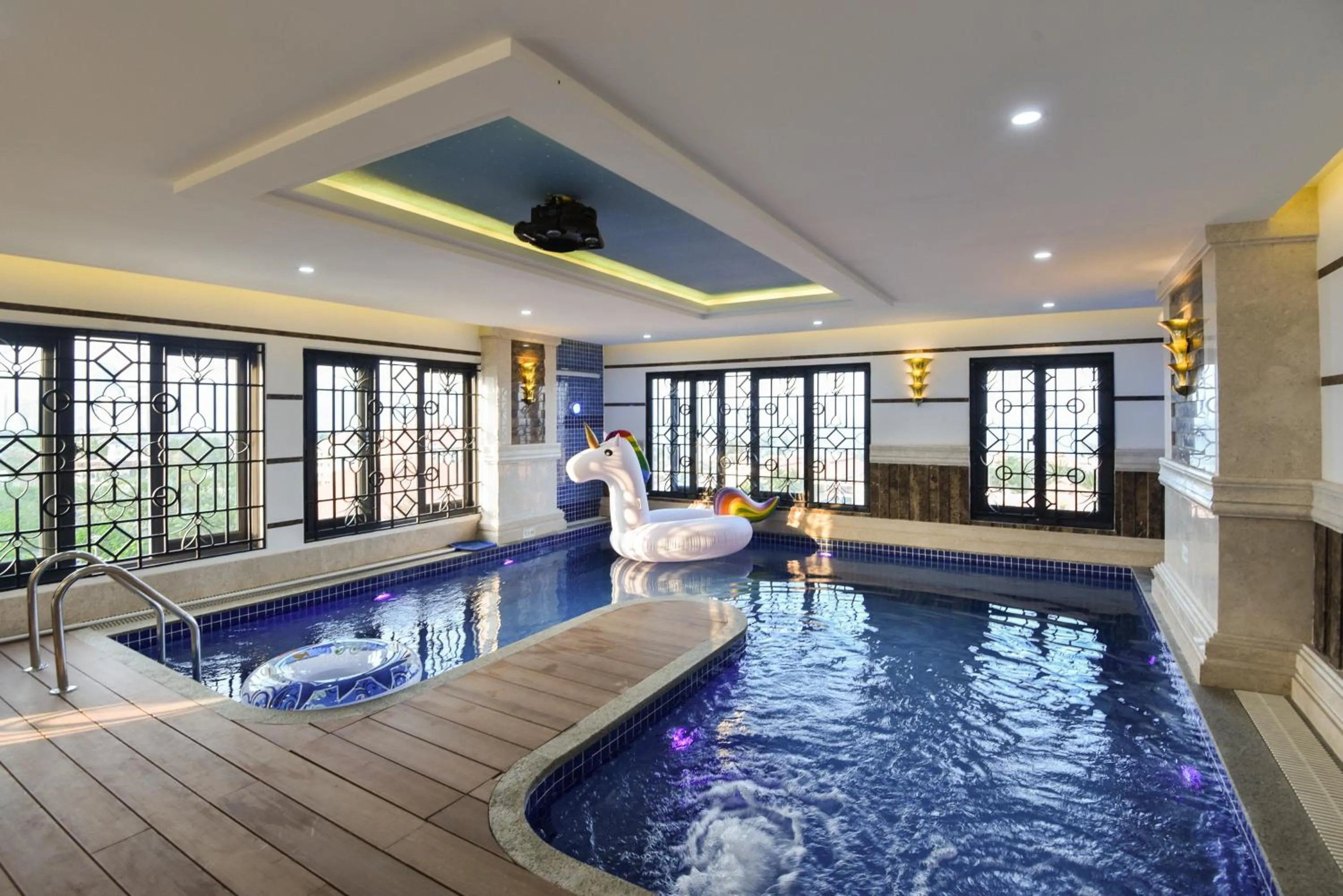 Pool view in Rung Huong Apartment