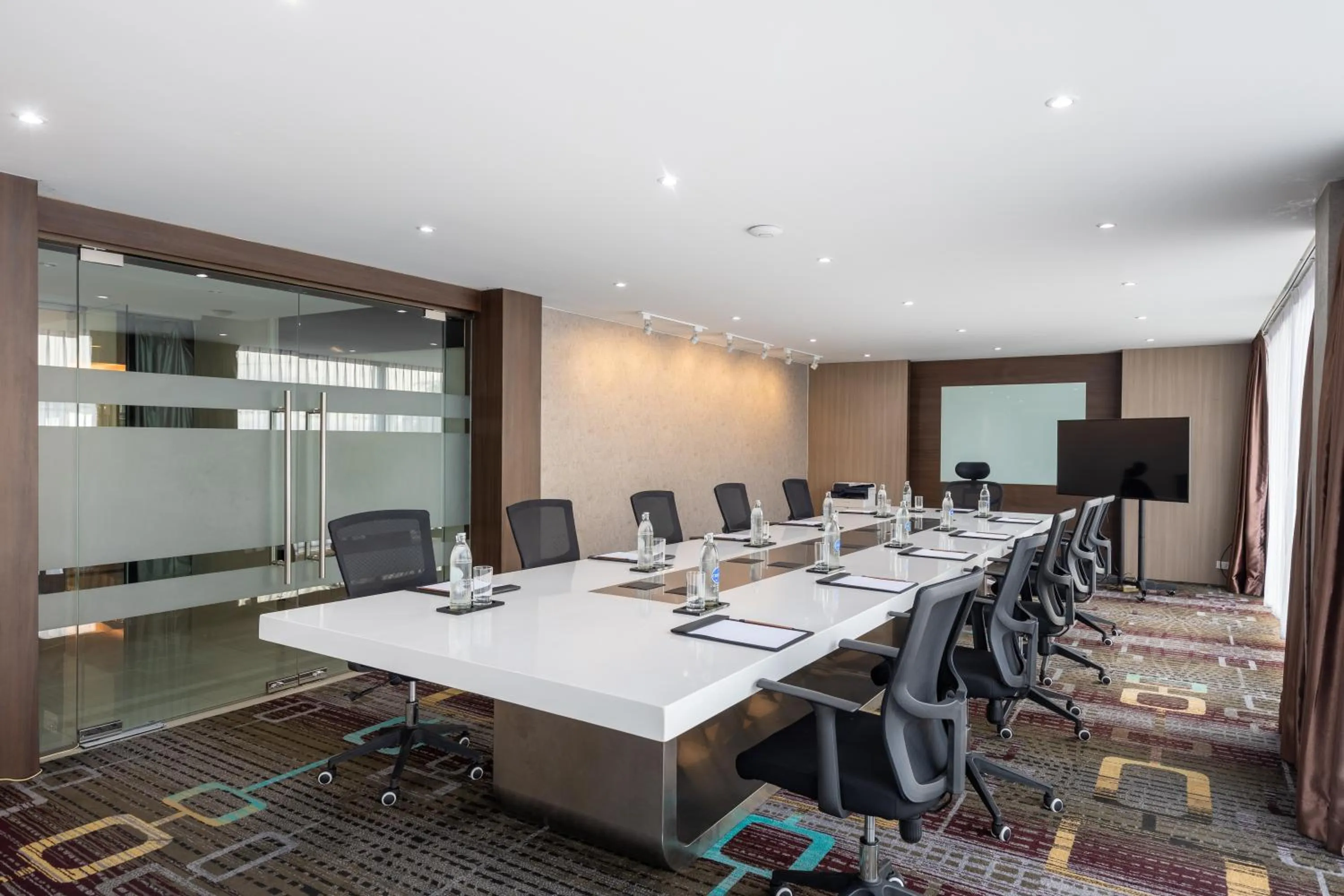 Business facilities in Siam Mandarina Hotel - Free BKK Airport Shuttle