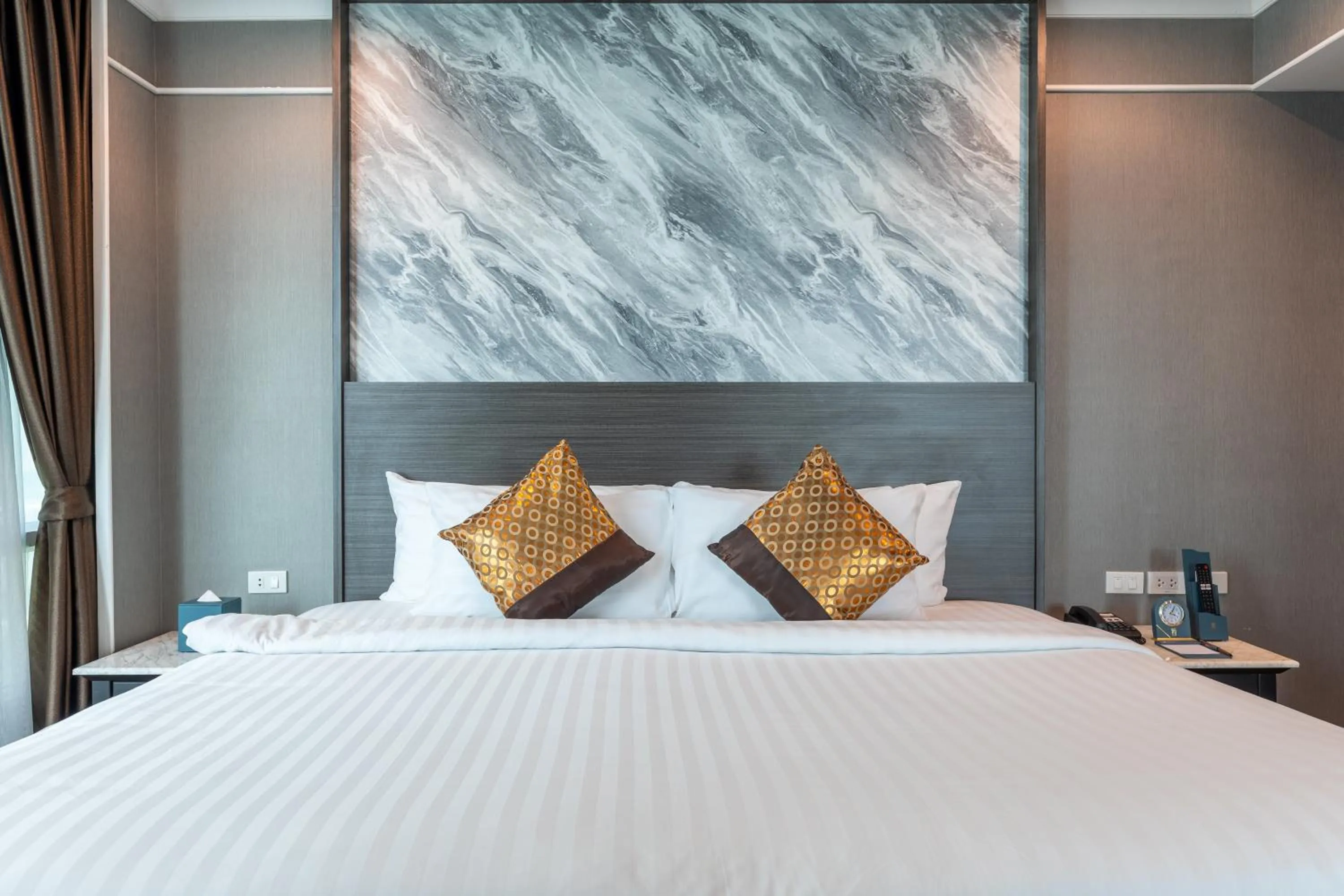 Bed in Siam Mandarina Hotel - Free BKK Airport Shuttle