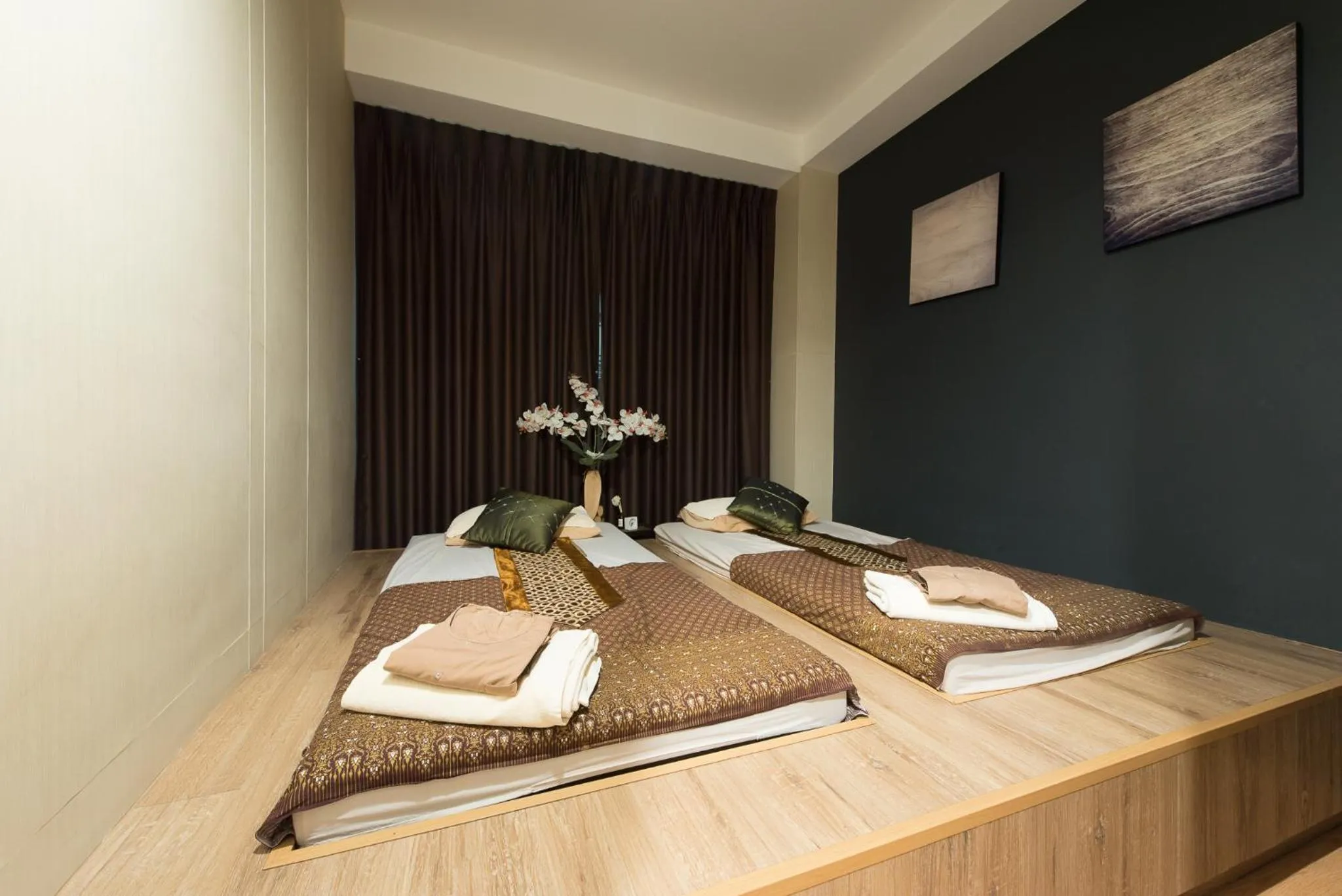 Massage, Bed in Siam Mandarina Hotel - Free BKK Airport Shuttle