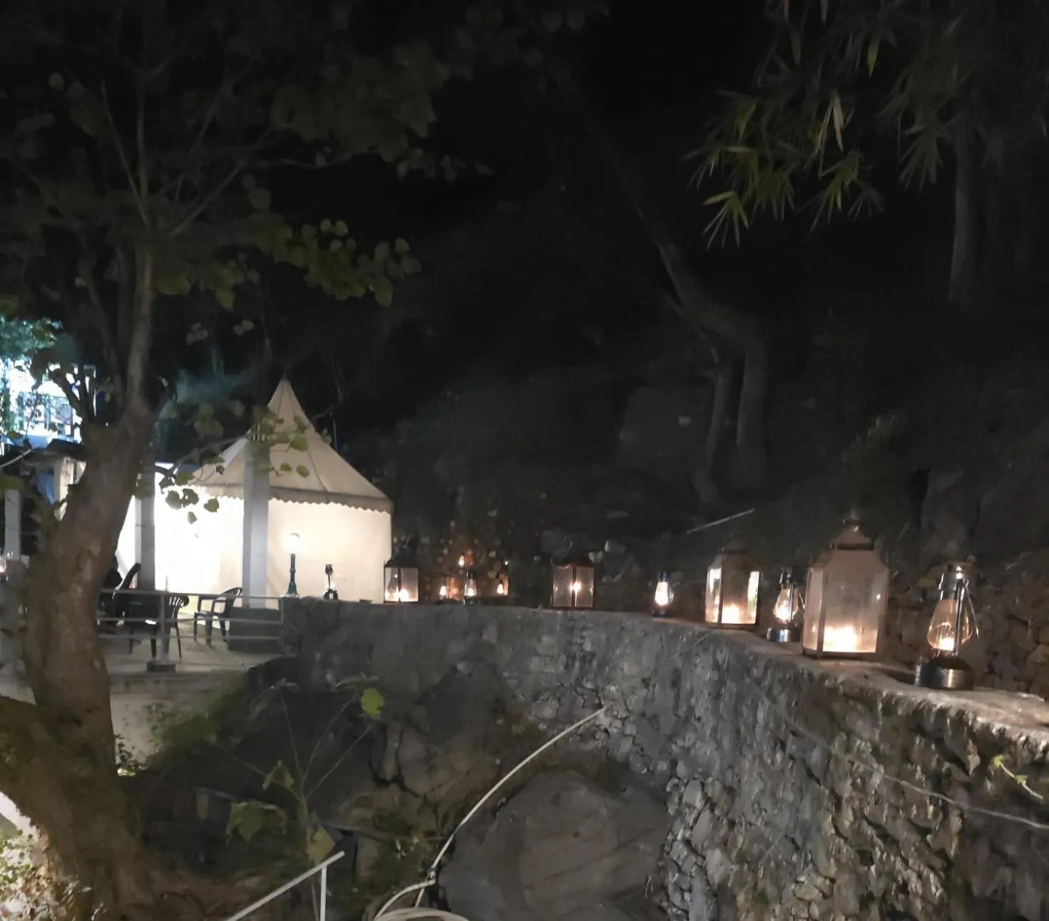 Restaurant/places to eat in Samira's Birds & Butterflies Park-Spashram Ganga Beach Retreat