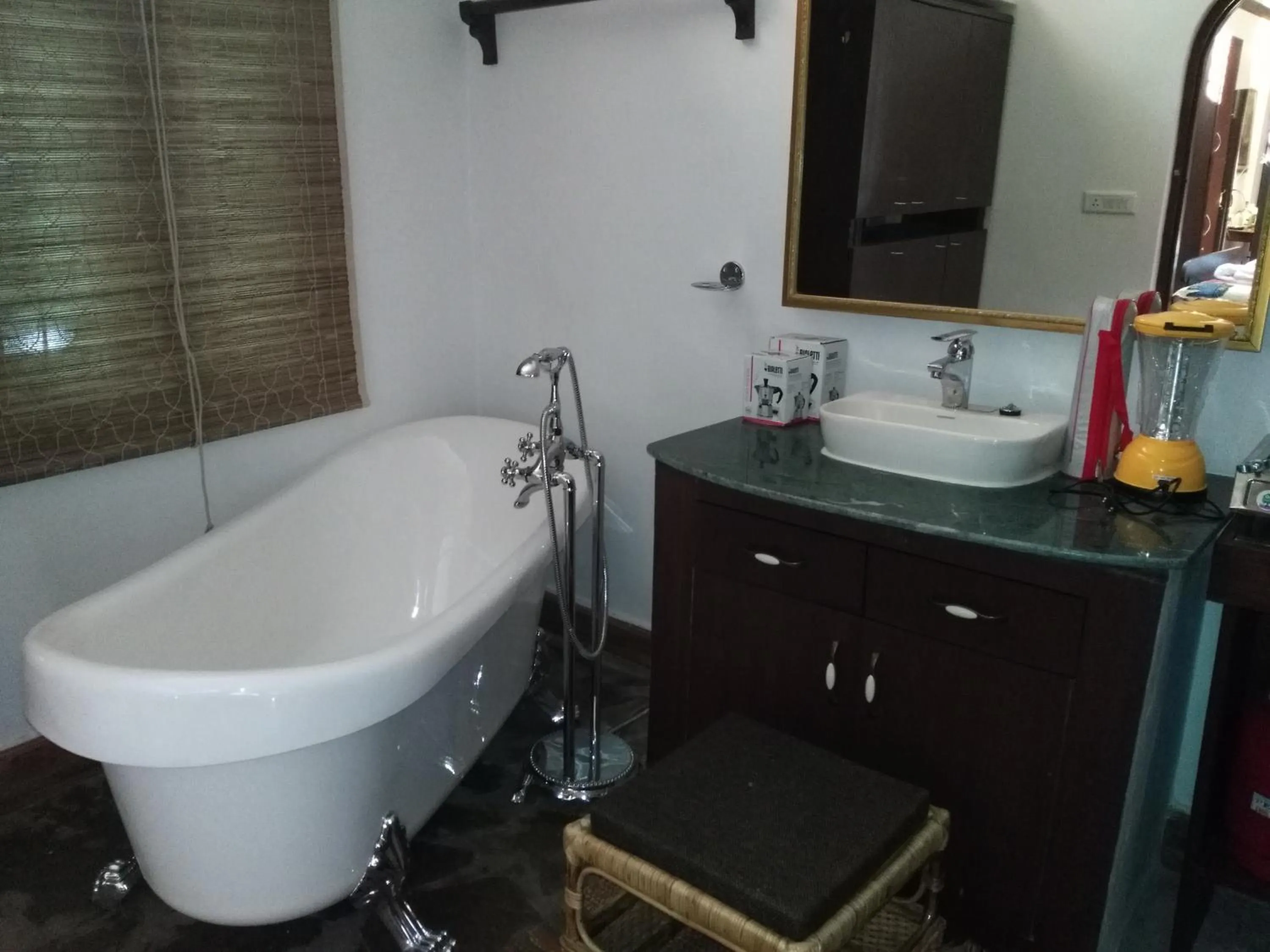 Bathroom in Samira's Birds & Butterflies Park-Spashram Ganga Beach Retreat