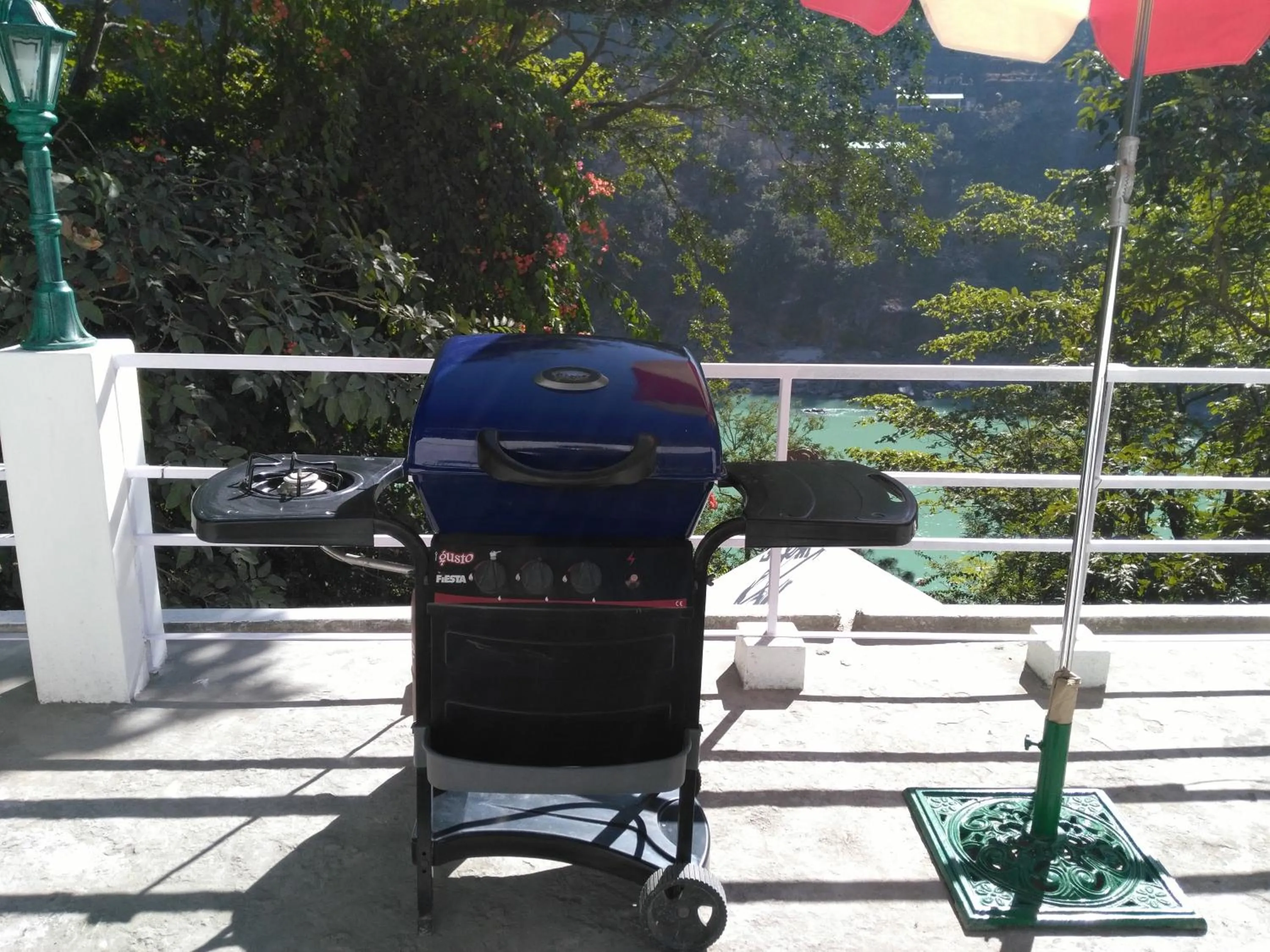 Food and drinks in Samira's Birds & Butterflies Park-Spashram Ganga Beach Retreat