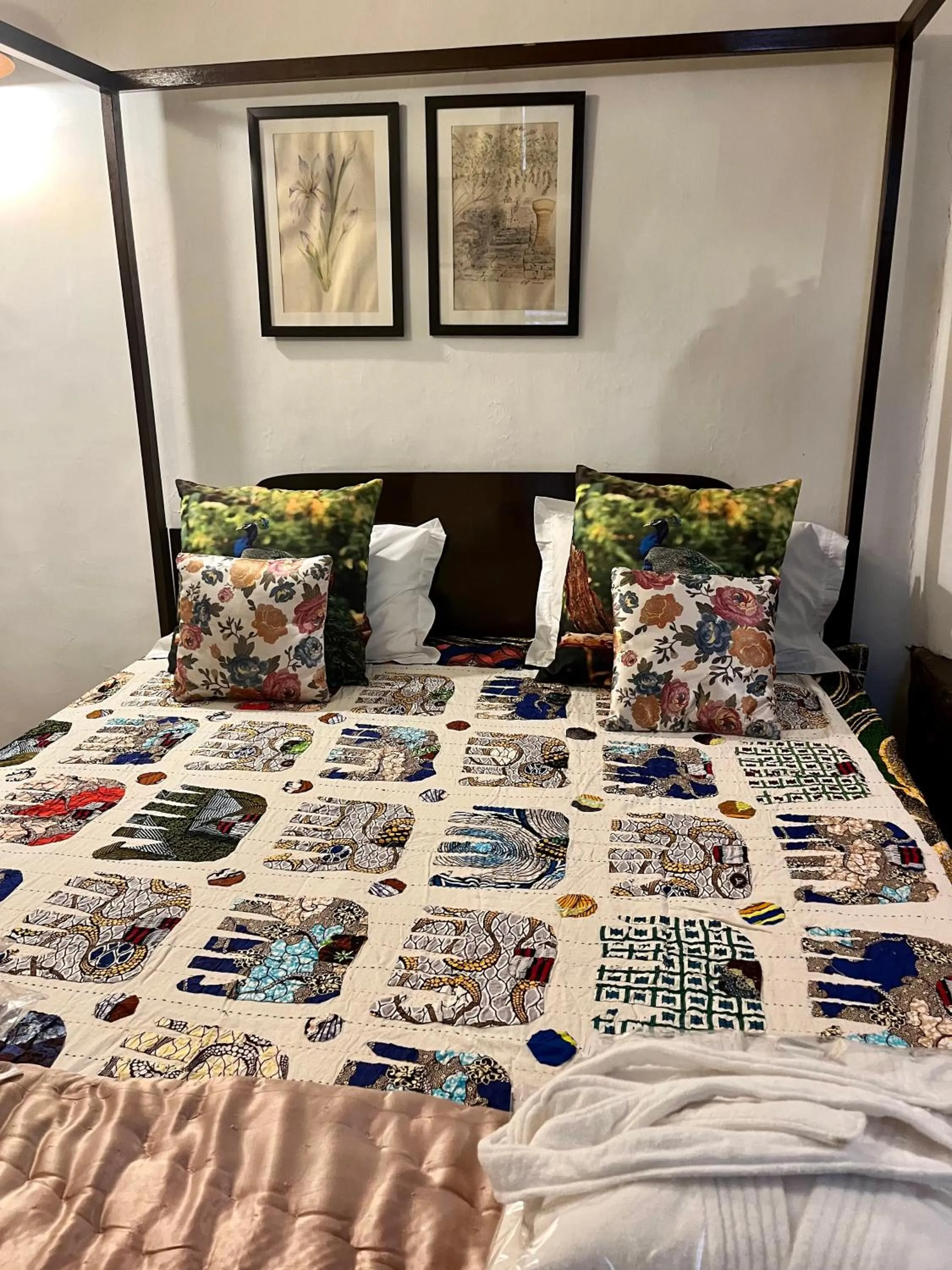 Bed in Samira's Birds & Butterflies Park-Spashram Ganga Beach Retreat