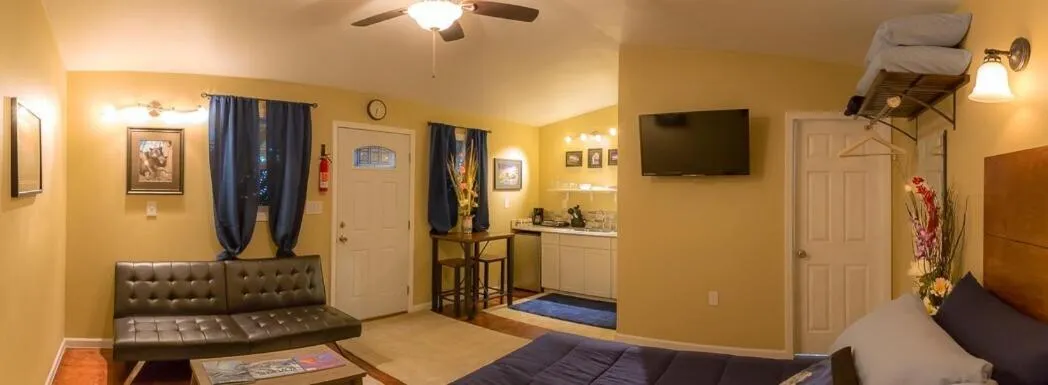 Bedroom, Bed in talkeetna villas and tours