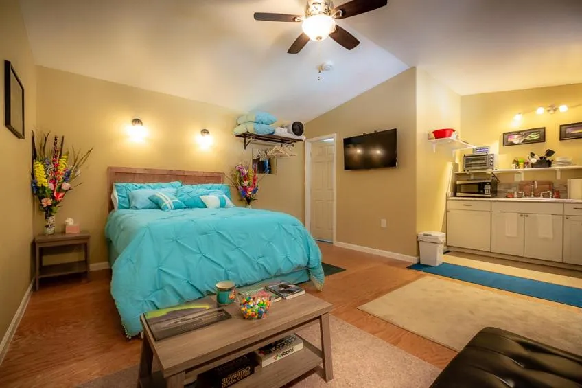 Bedroom, Bed in talkeetna villas and tours