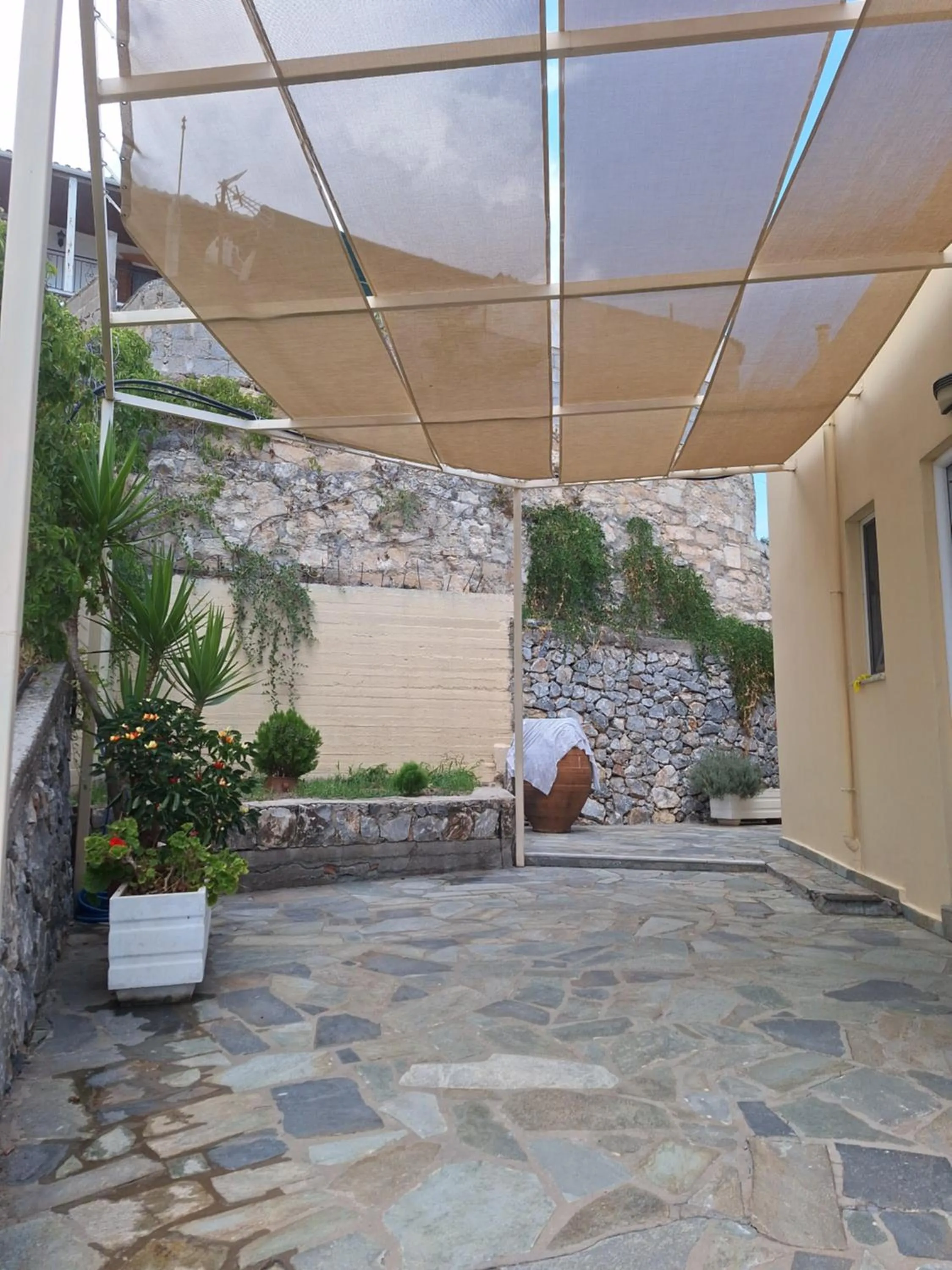 Patio in Irida