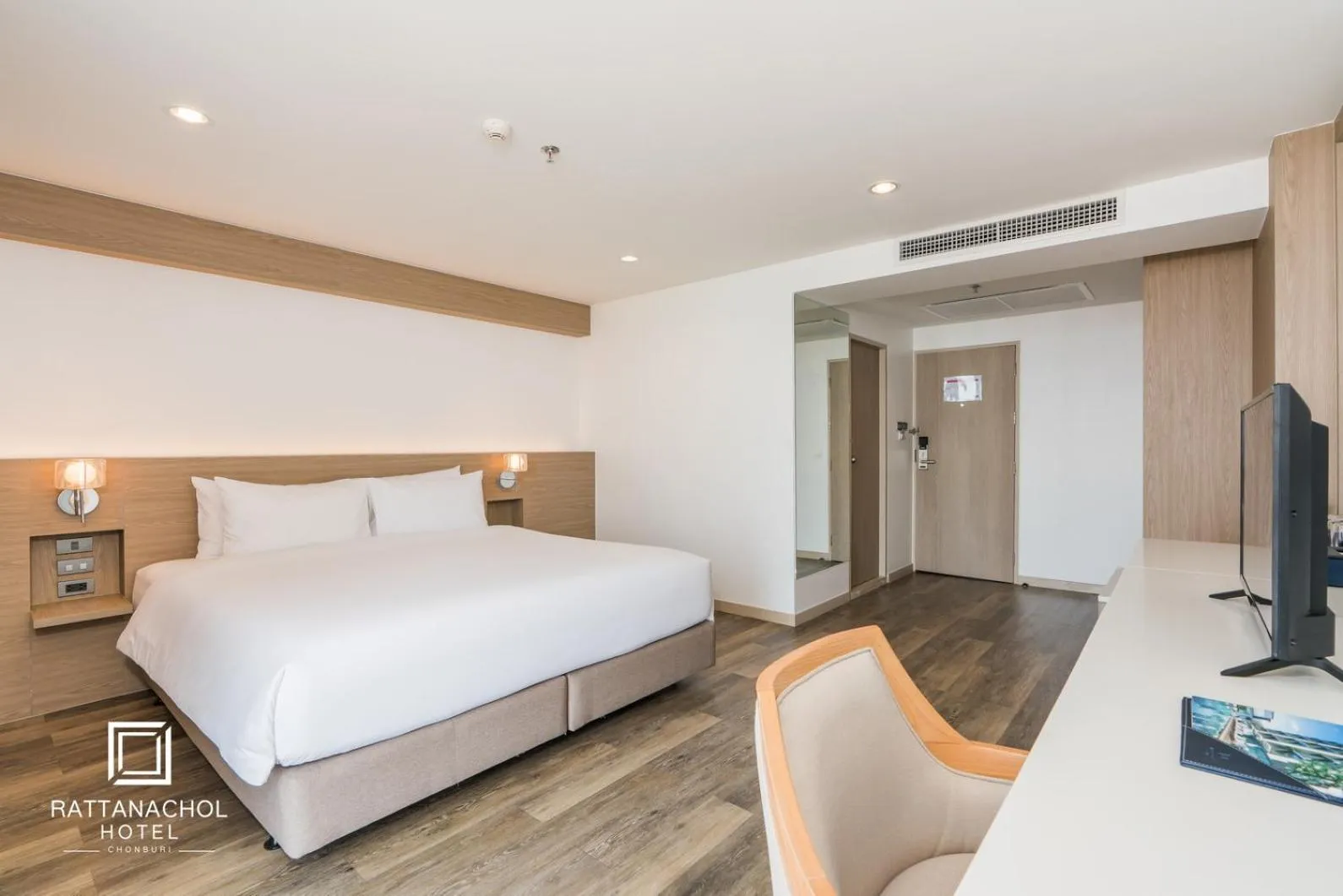 Photo of the whole room, Bed in Rattanachol Hotel