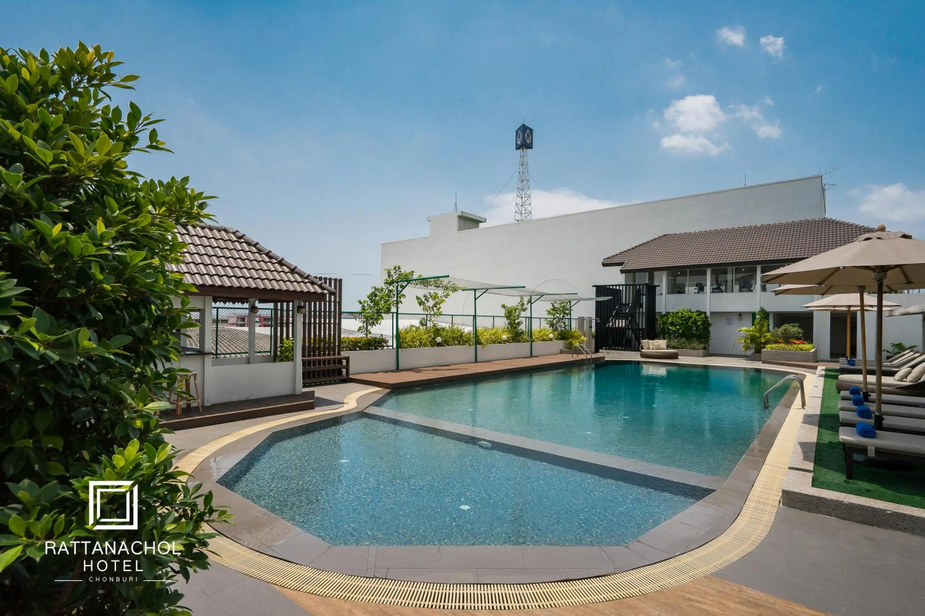 Swimming pool in Rattanachol Hotel