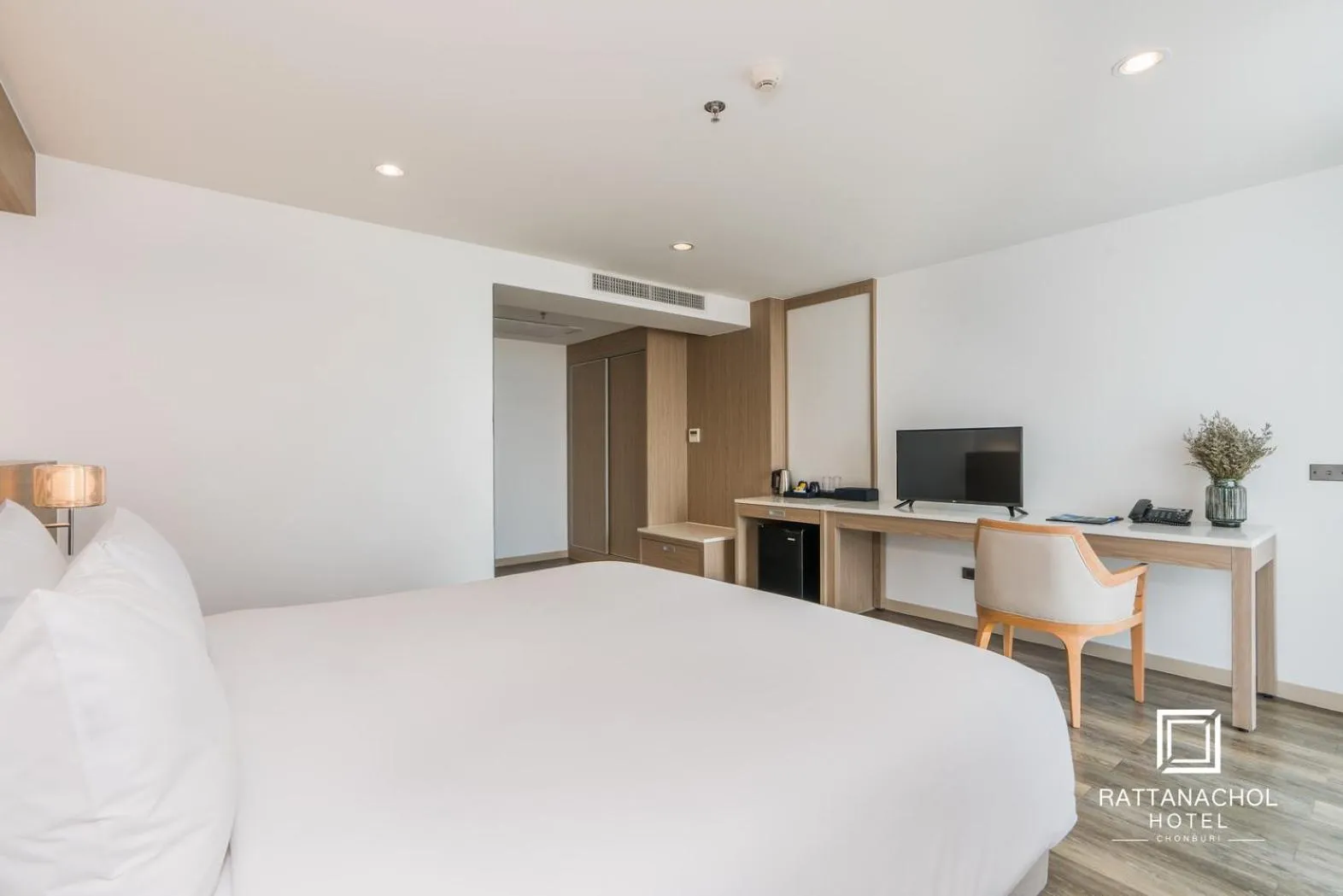 Photo of the whole room, Bed in Rattanachol Hotel