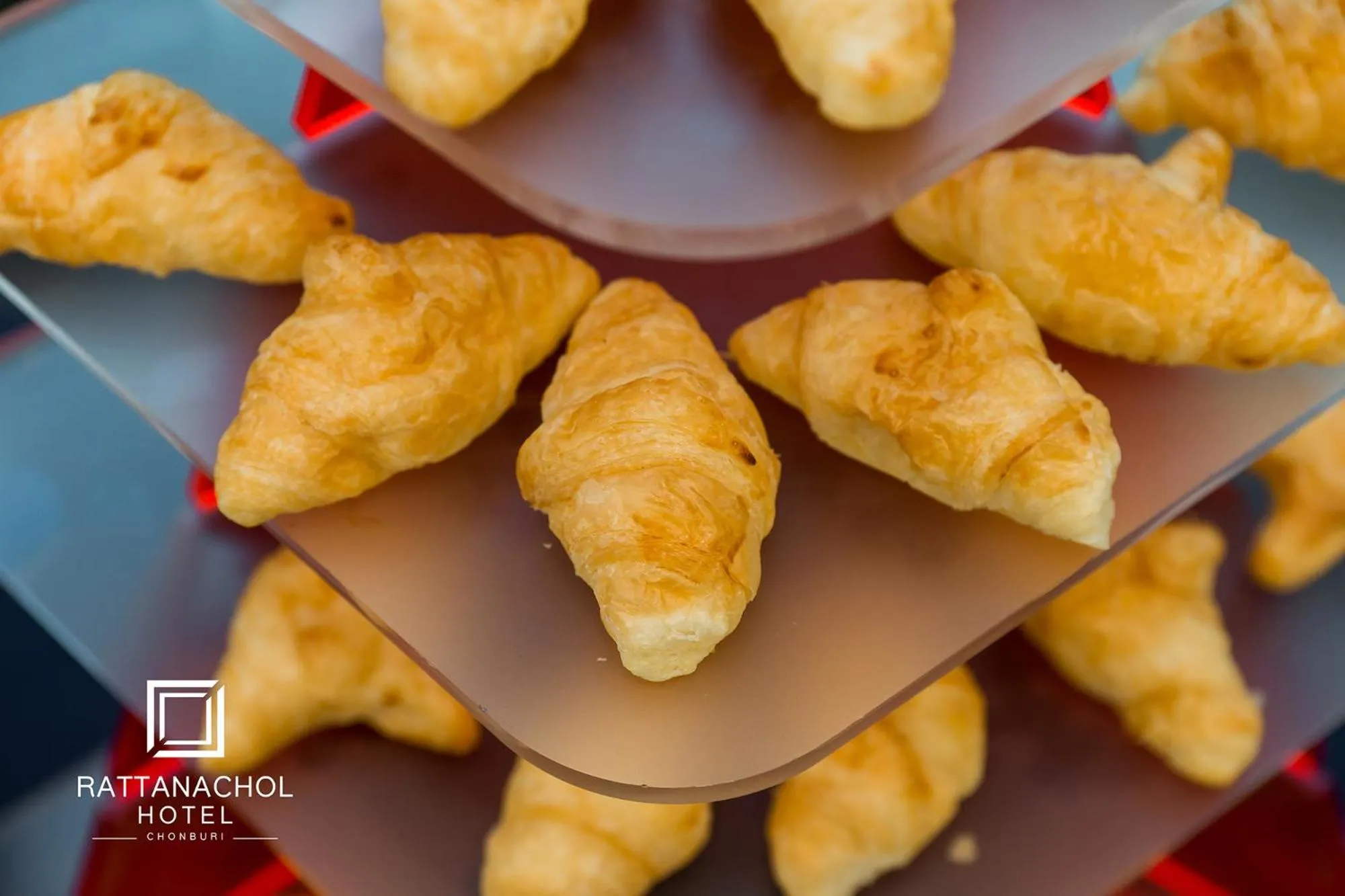 Food and drinks in Rattanachol Hotel