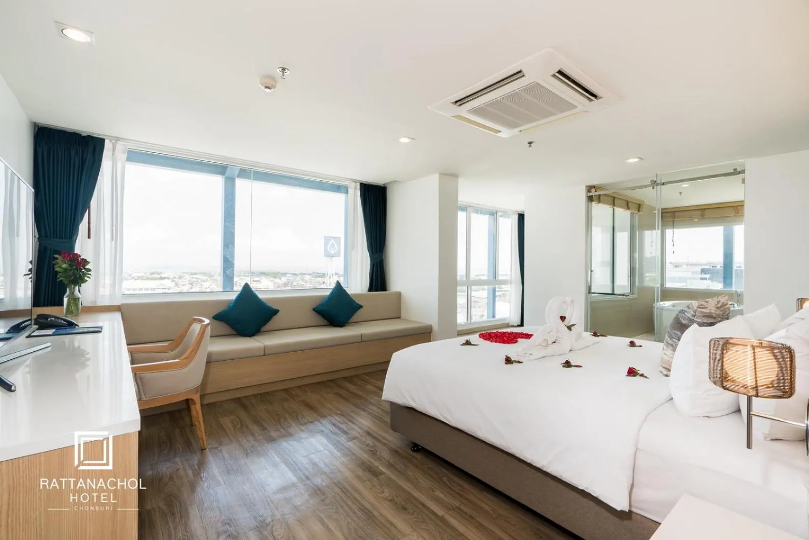 Photo of the whole room, Bed in Rattanachol Hotel