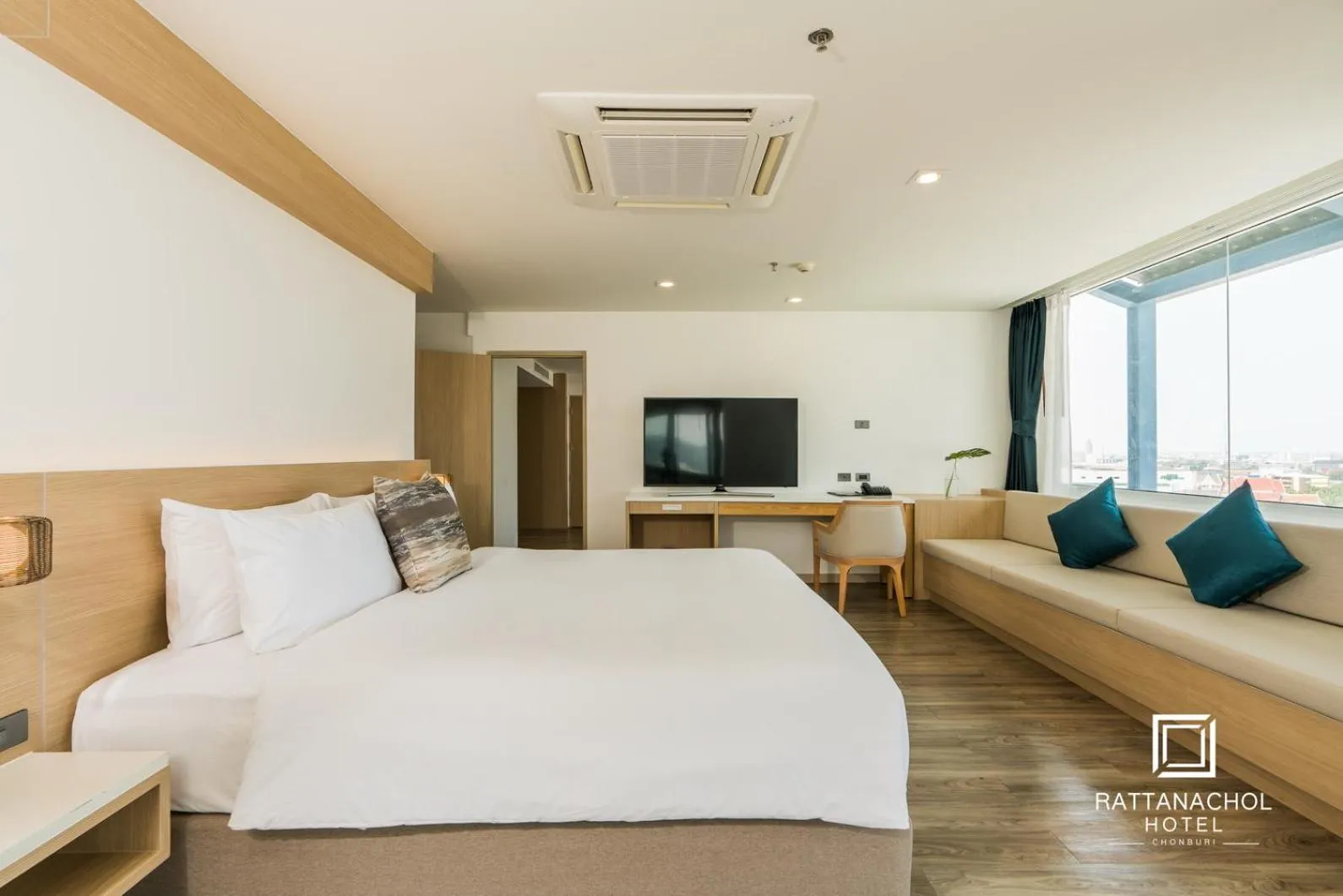 Photo of the whole room, Bed in Rattanachol Hotel