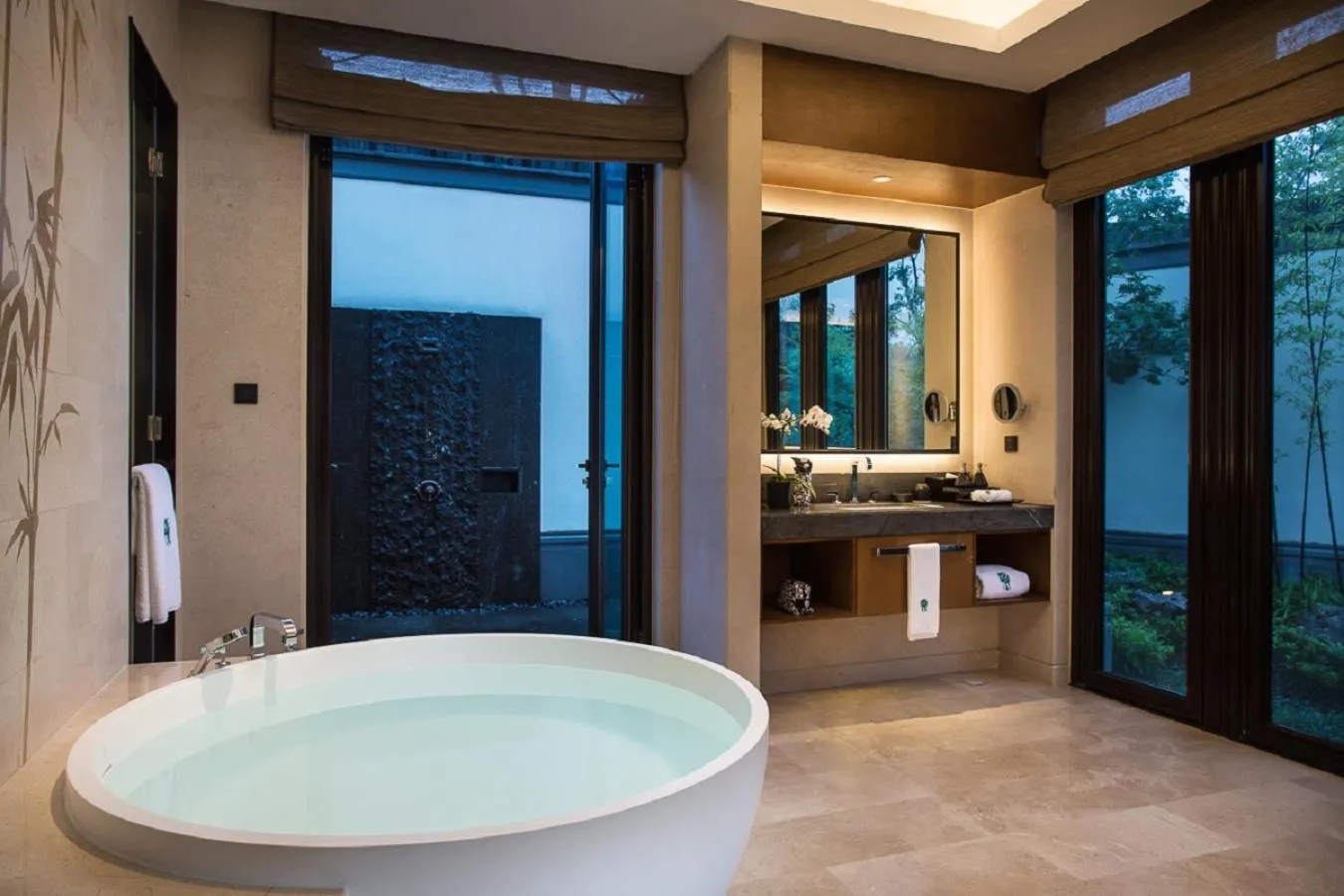 Shower in Banyan Tree Anji