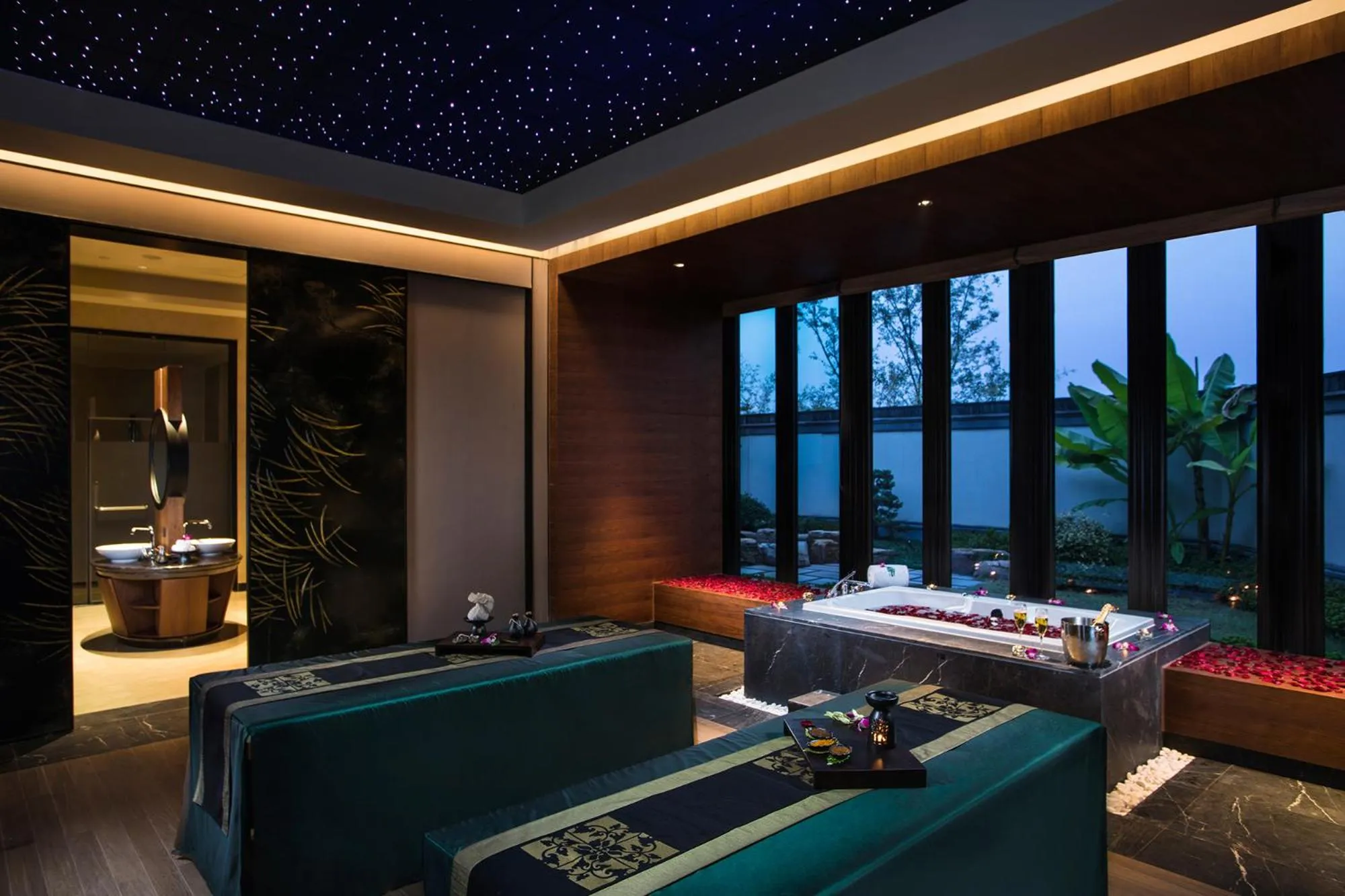 Hot Tub in Banyan Tree Anji