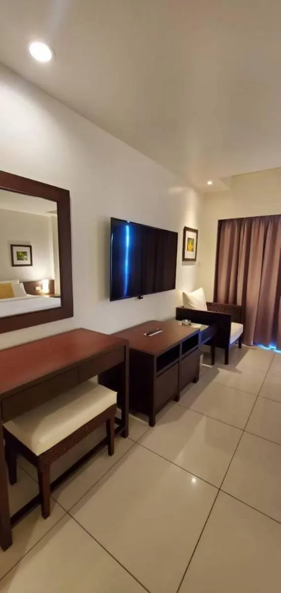 Photo of the whole room, Bed in Grand Hotel