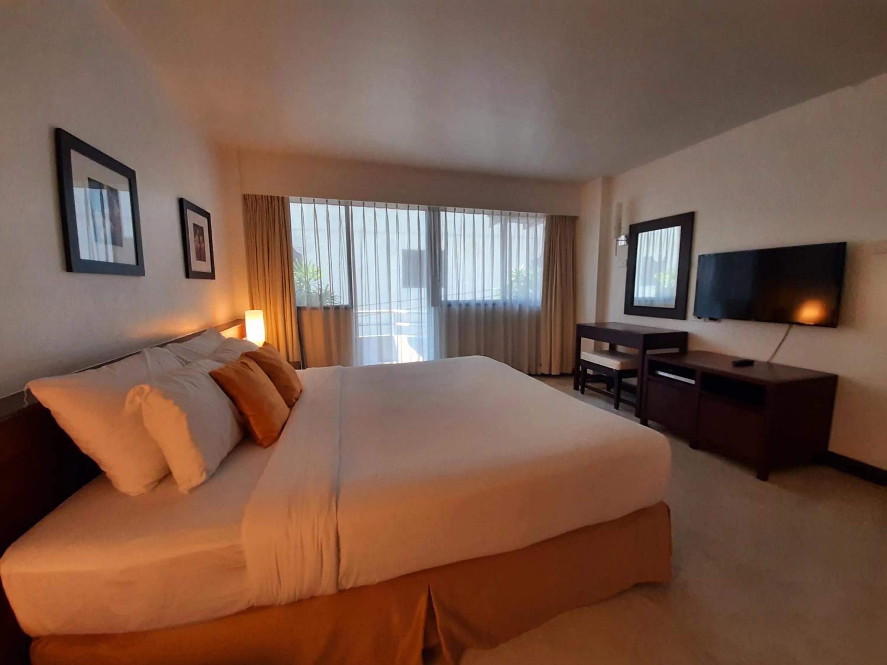 Bedroom, Bed in Grand Hotel