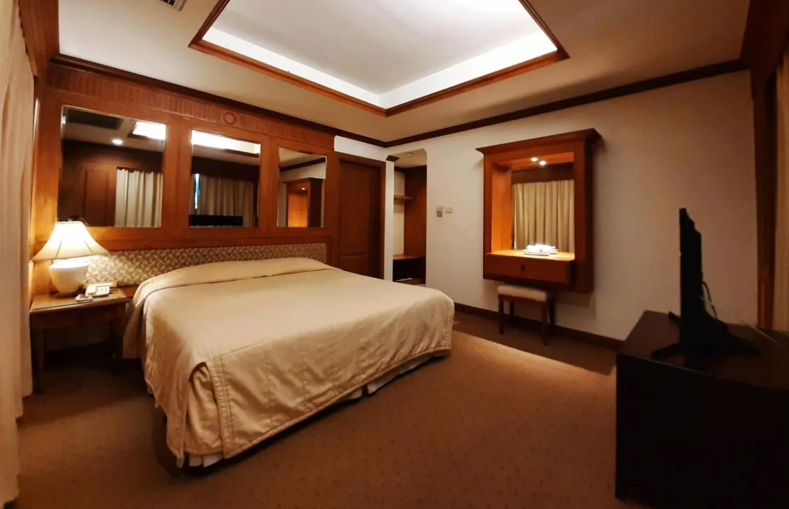 Bedroom, Bed in Grand Hotel