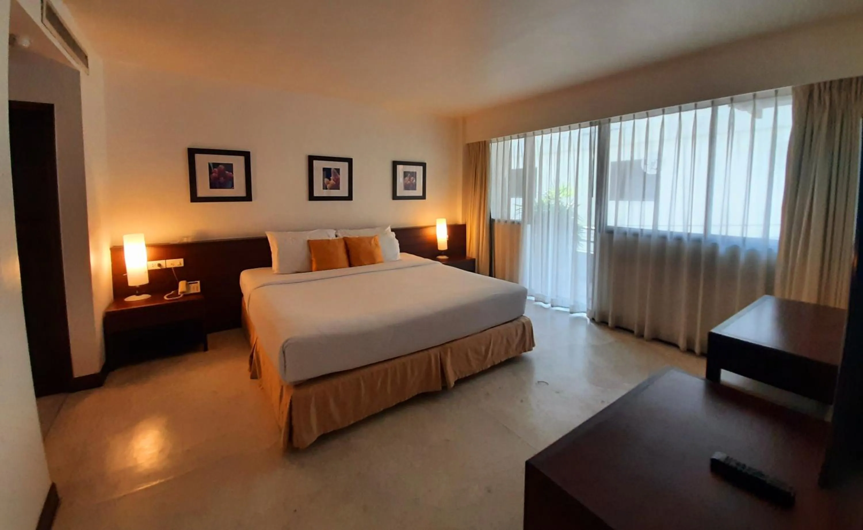 Bedroom, Bed in Grand Hotel