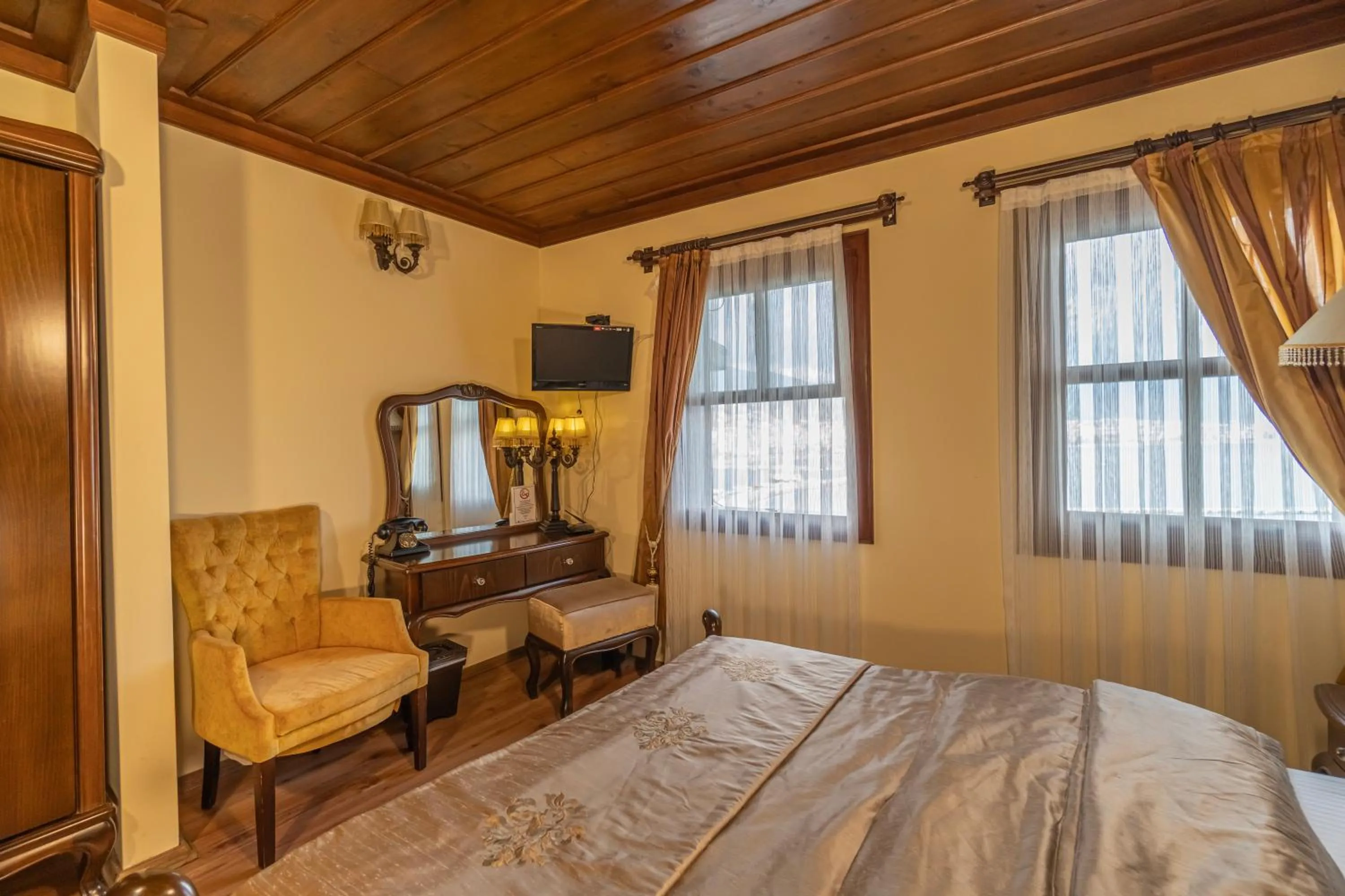 Seating area, Bed in Harmony Butik Otel