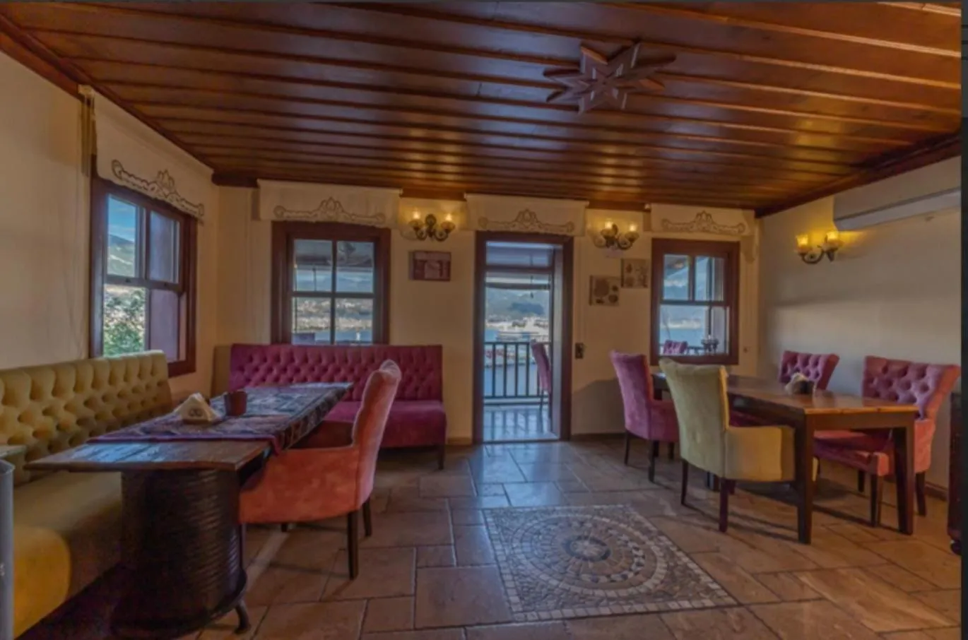 Communal lounge/ TV room in Harmony Butik Otel