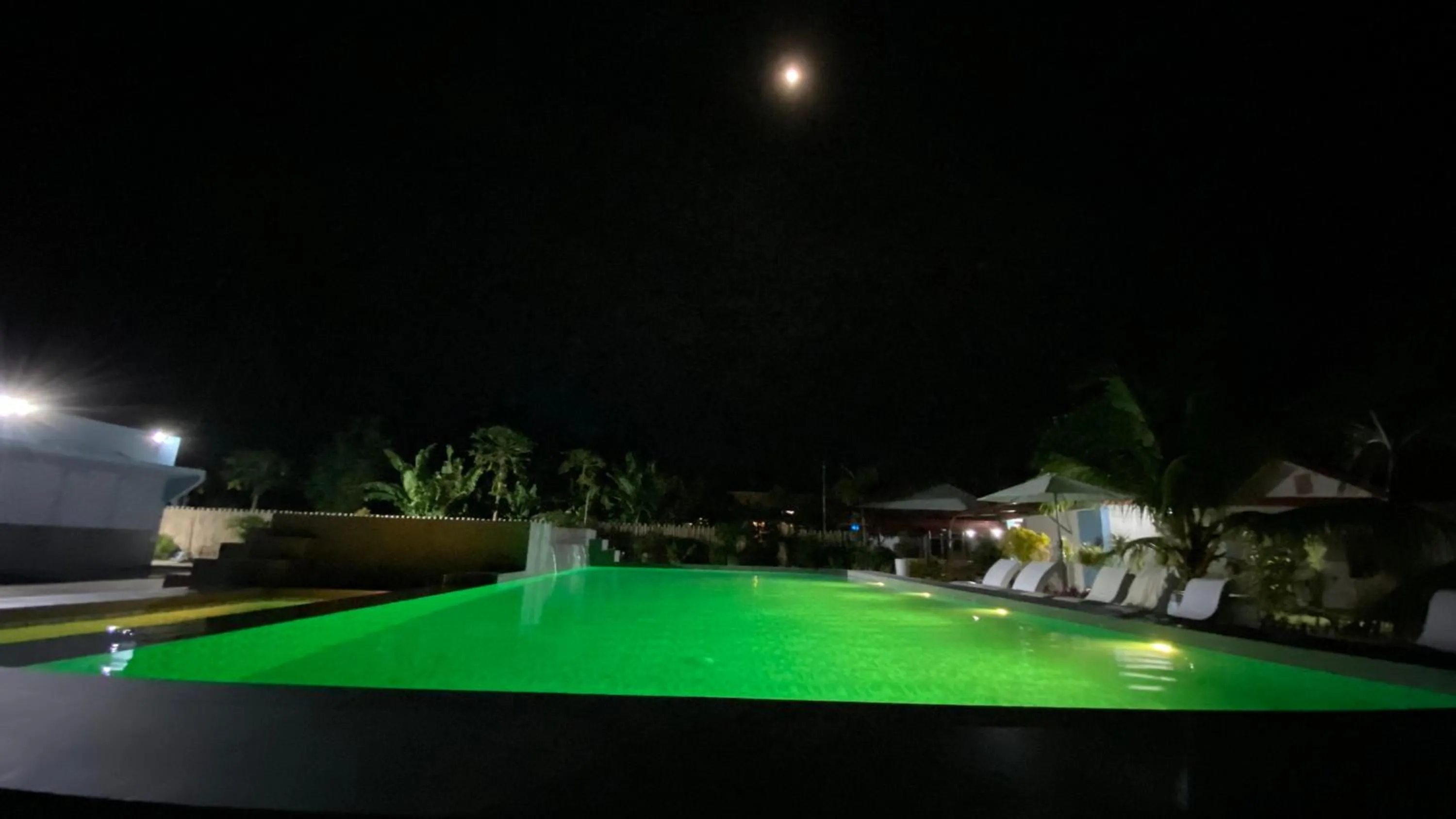 Swimming pool in Aloha Seaside Resort