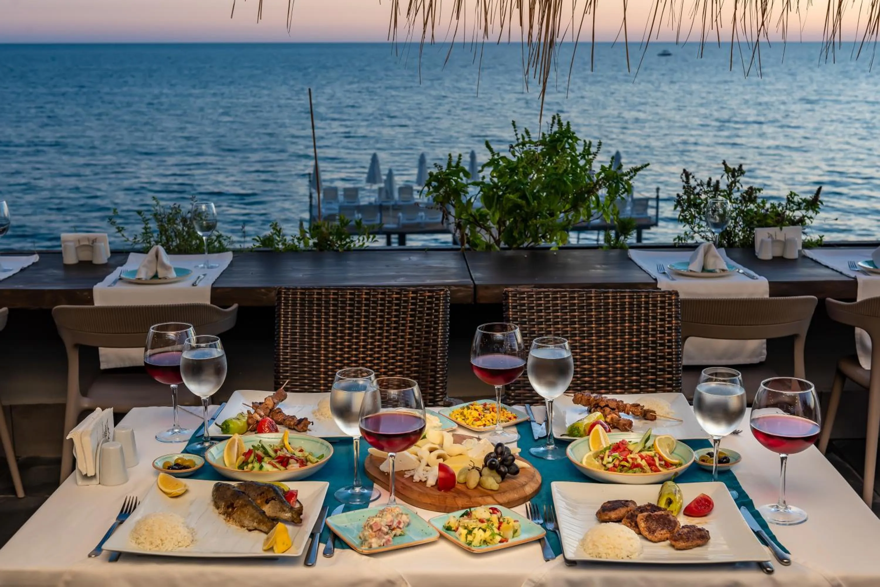 Restaurant/places to eat in White City Beach Adult Only