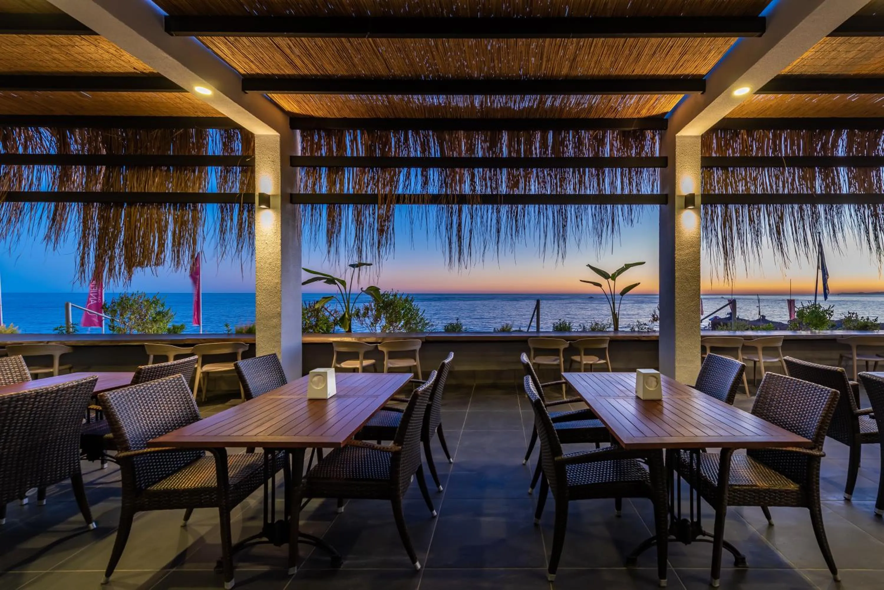 Restaurant/places to eat in White City Beach Adult Only