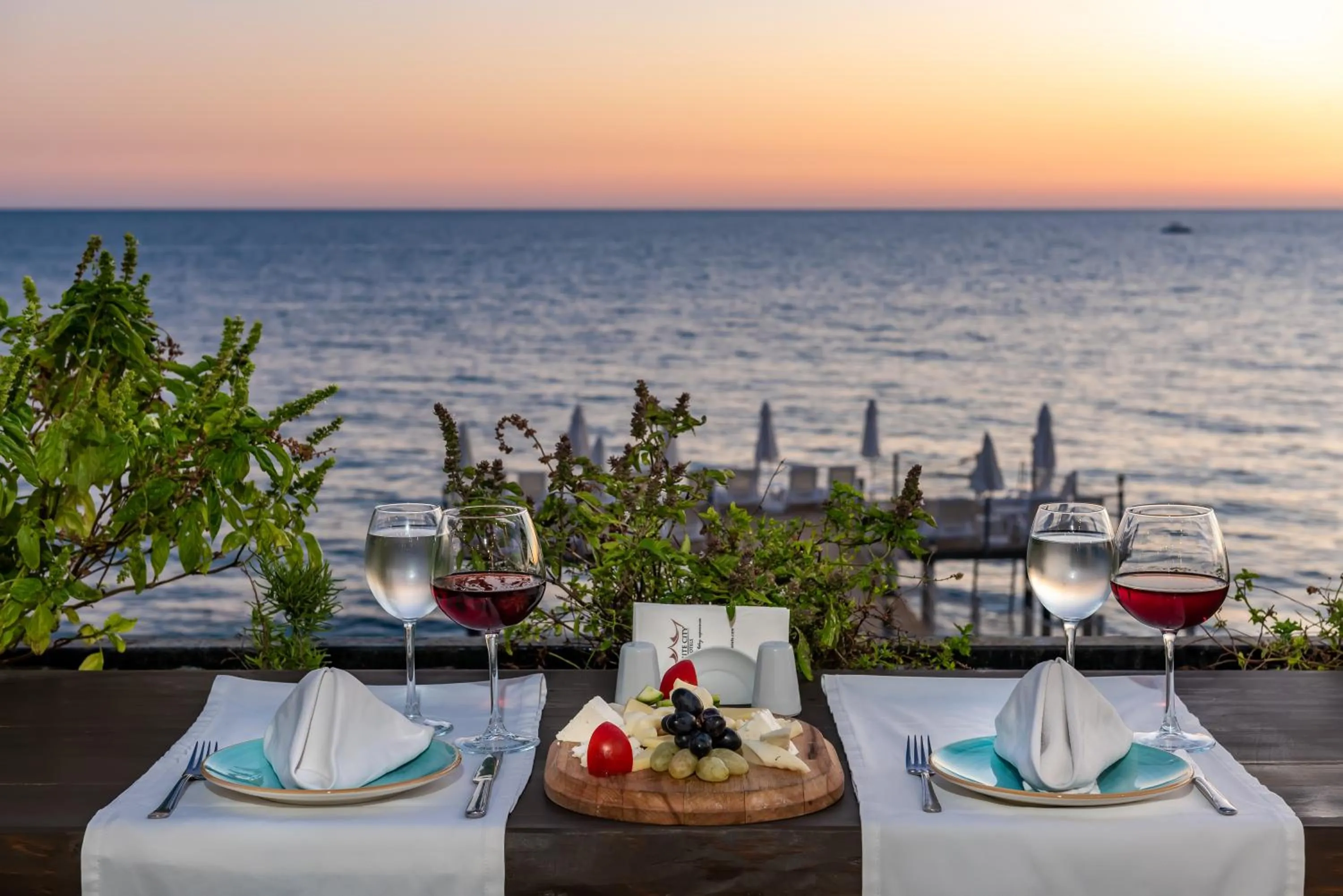 Restaurant/places to eat in White City Beach Adult Only