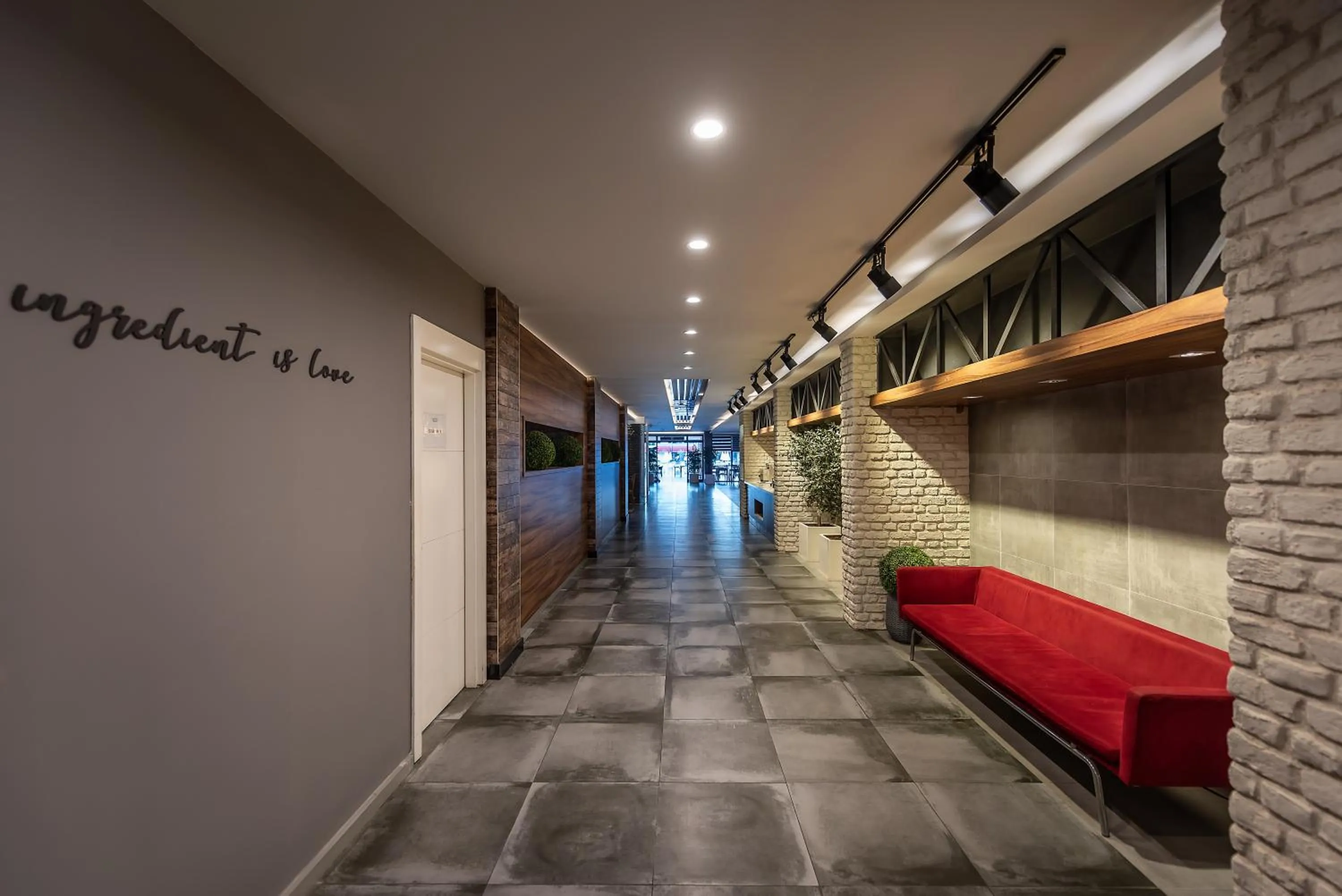 Restaurant/places to eat, Bed in White City Beach Adult Only